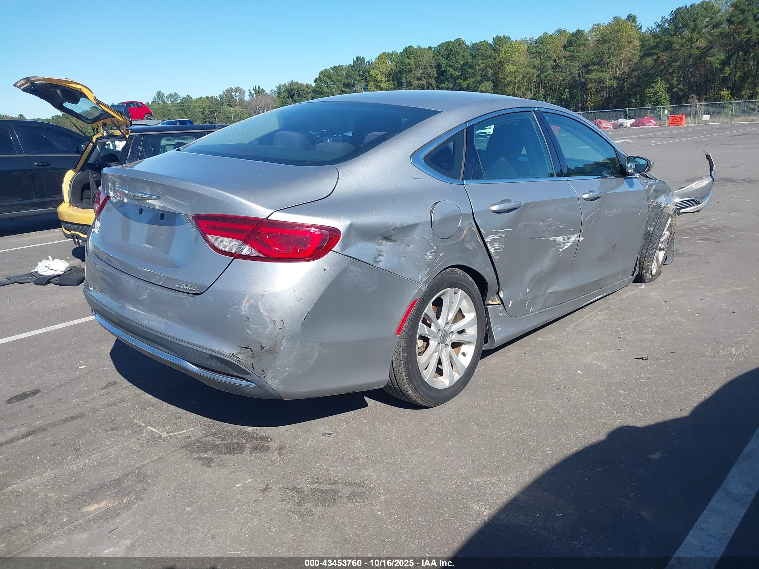 CHRYSLER 200 image 4