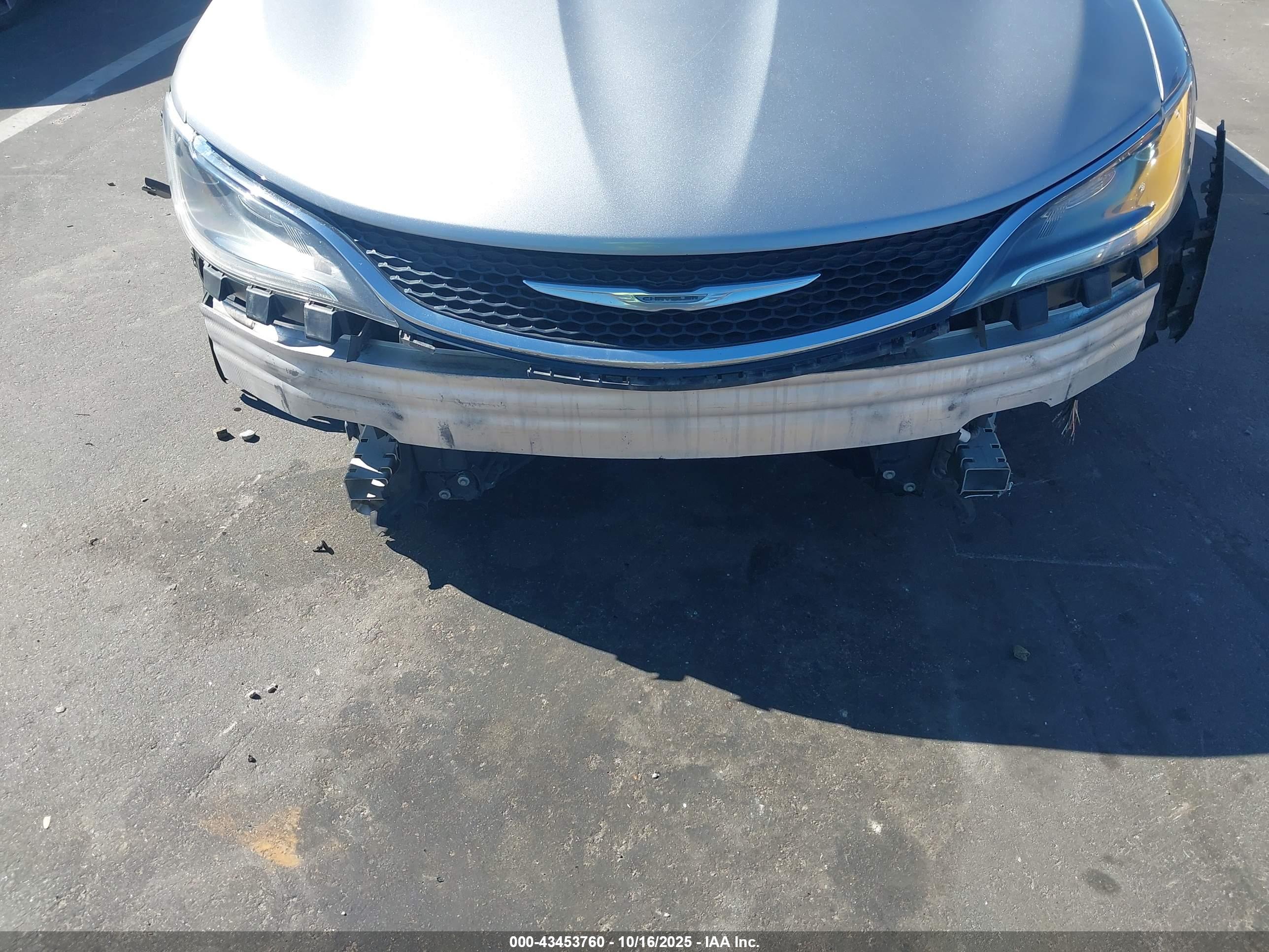 CHRYSLER 200 image 6
