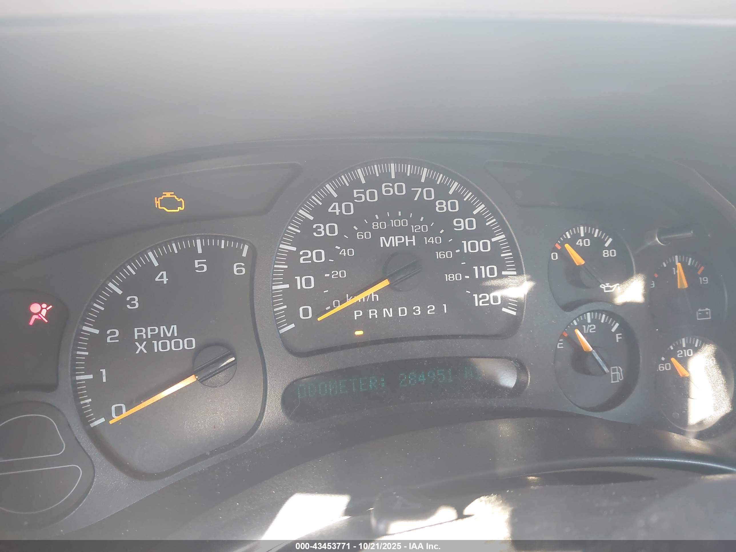 CHEVROLET SILVERADO image 7