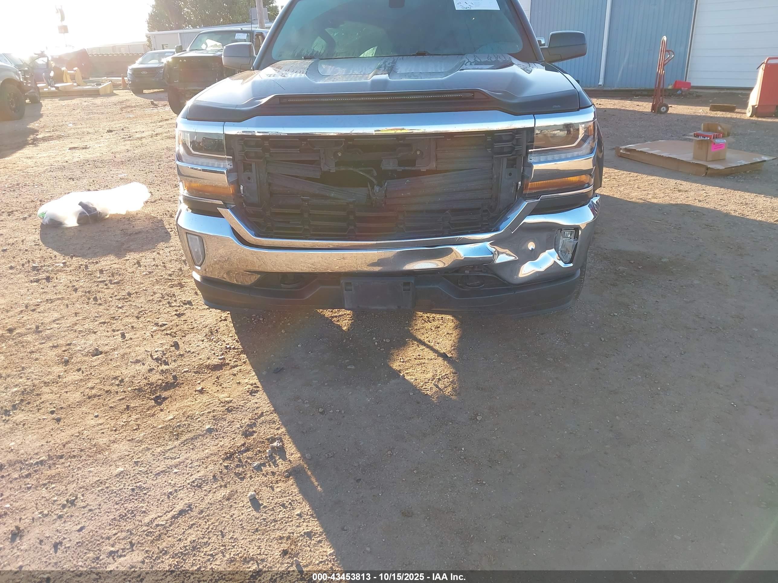CHEVROLET SILVERADO image 6