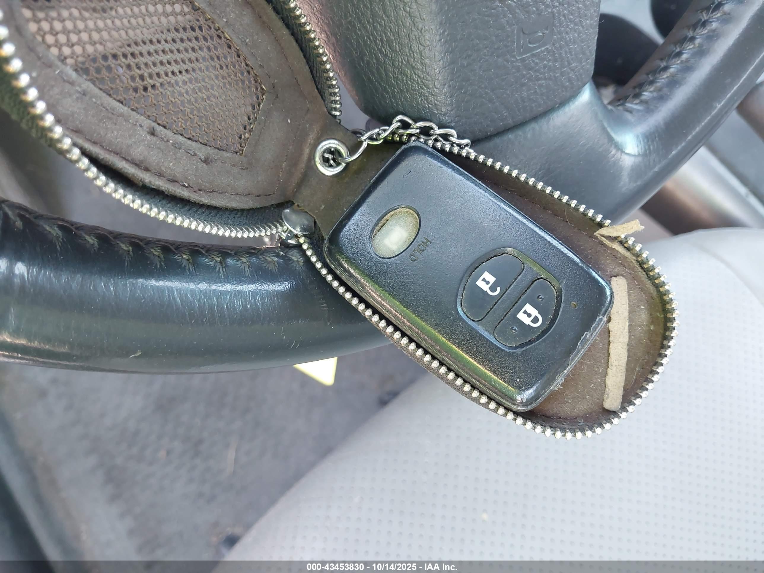 TOYOTA RAV4 image 11