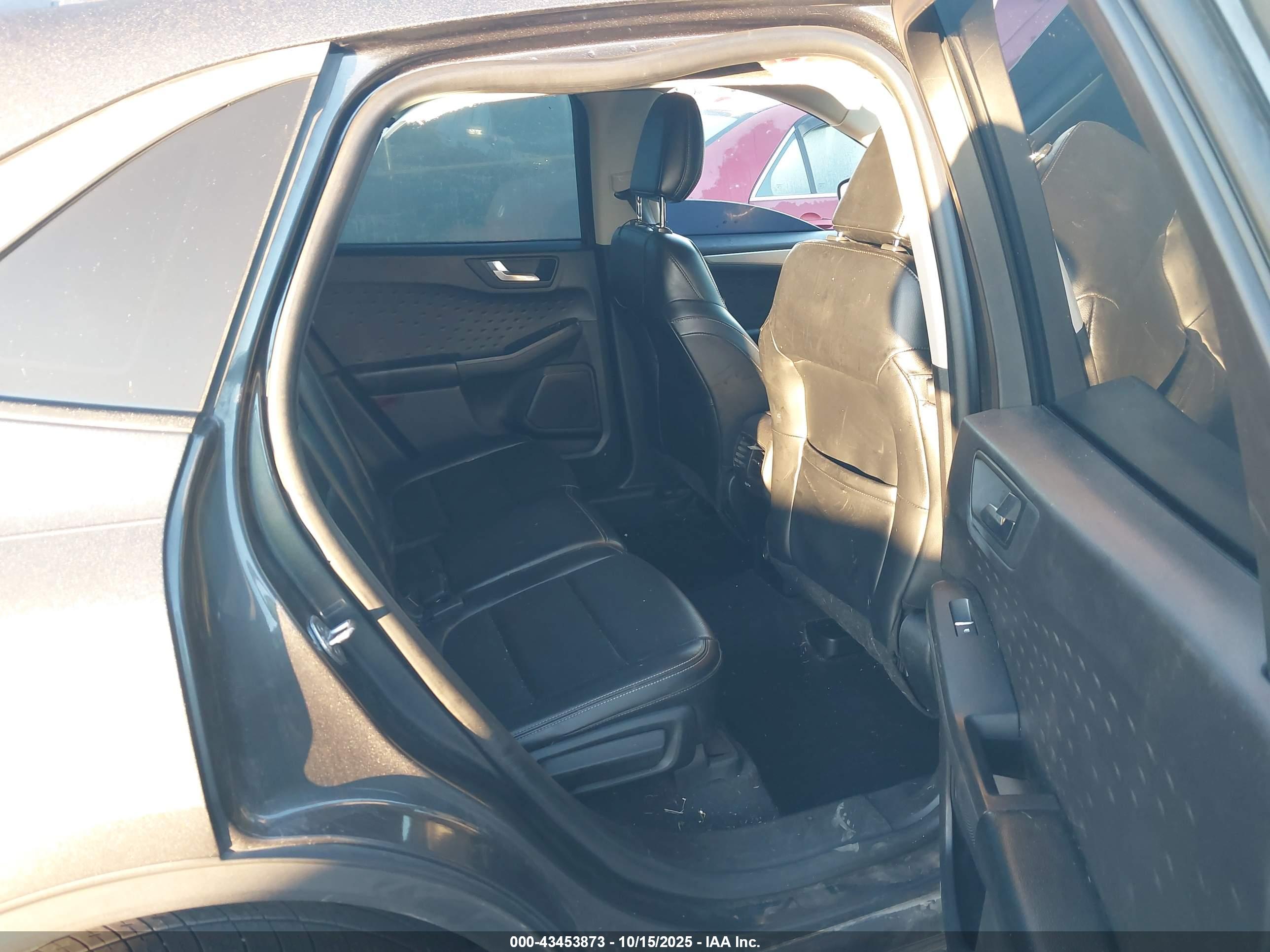 FORD ESCAPE image 8