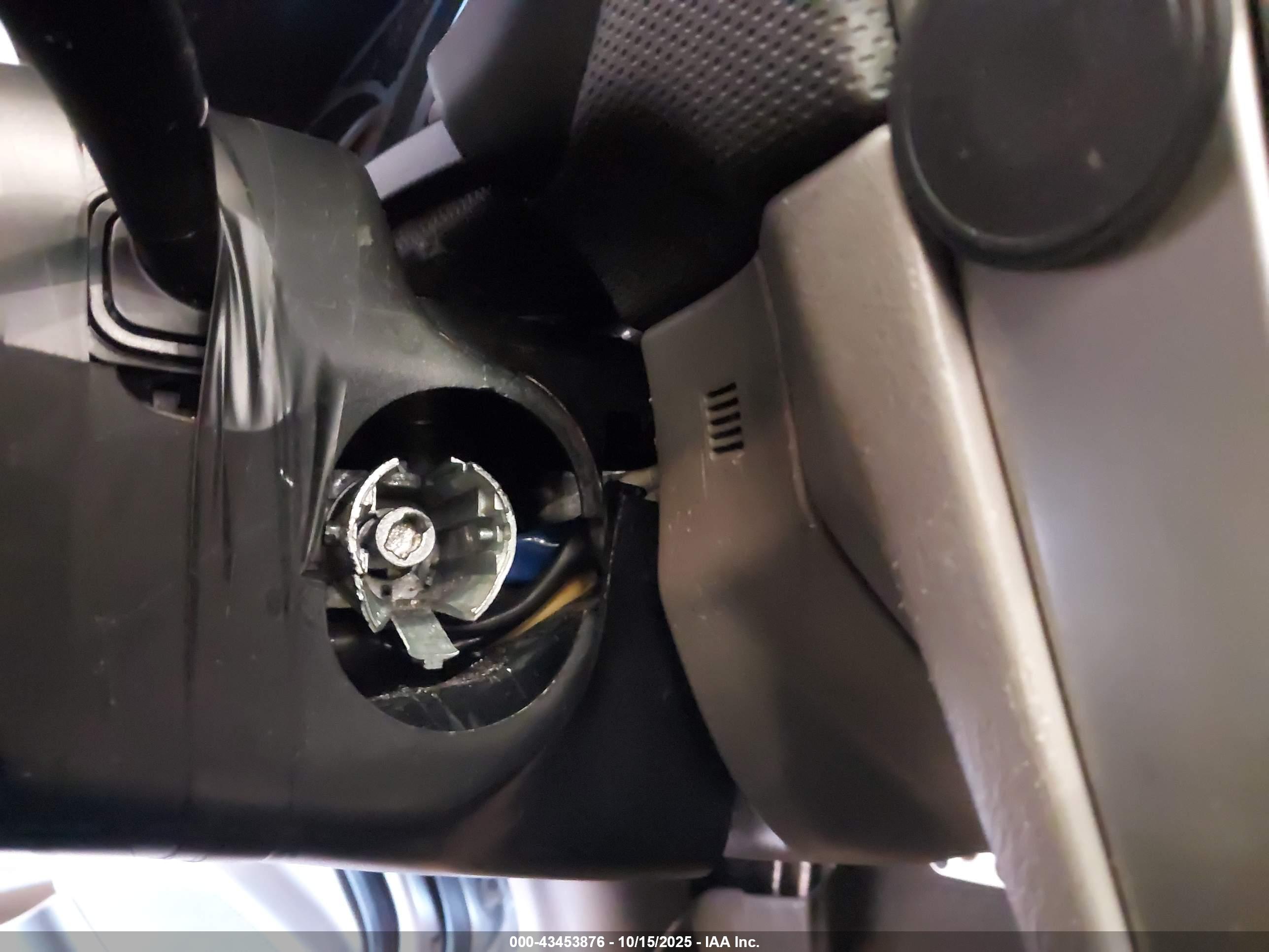 SUBARU FORESTER image 6