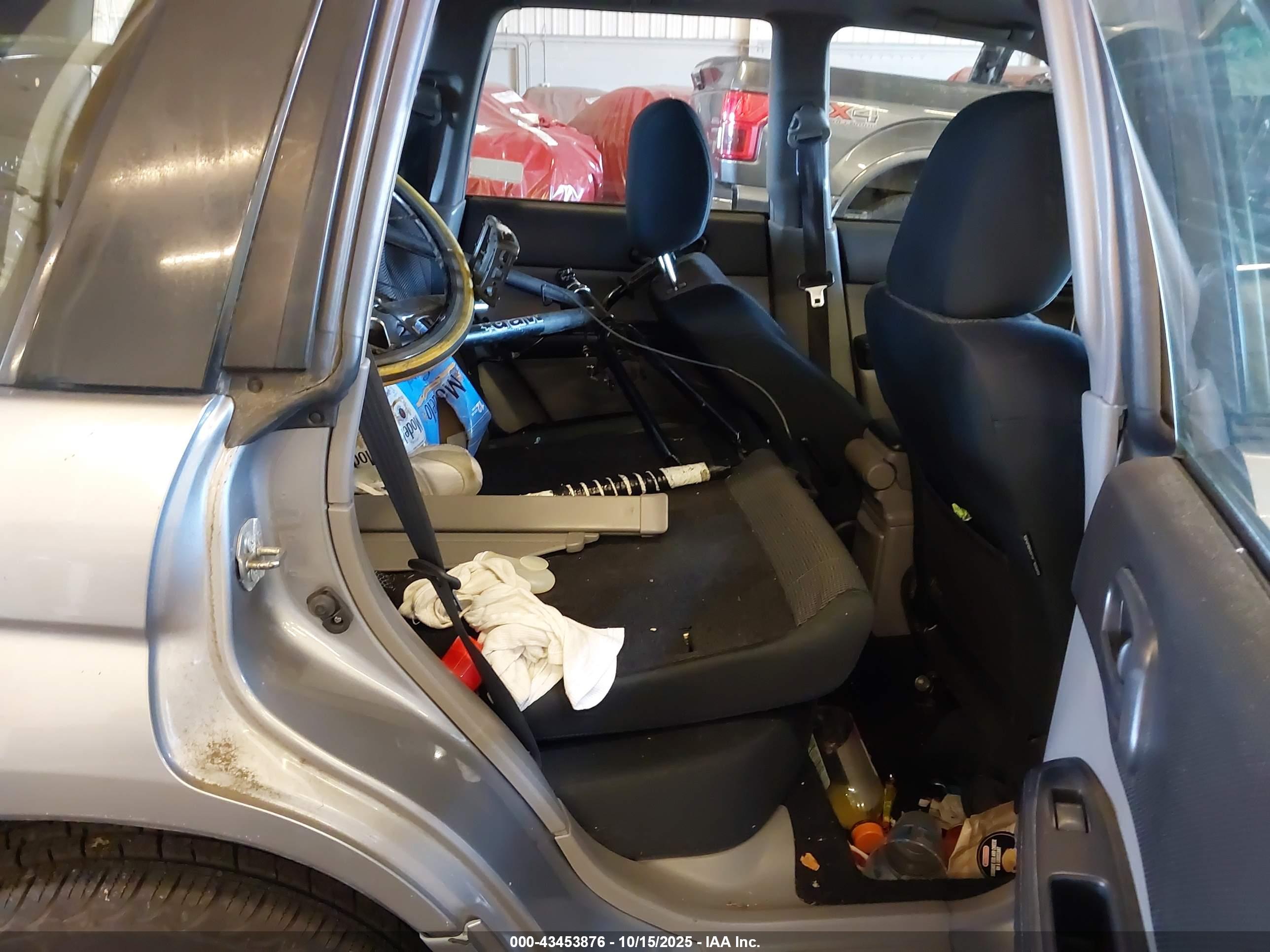 SUBARU FORESTER image 8