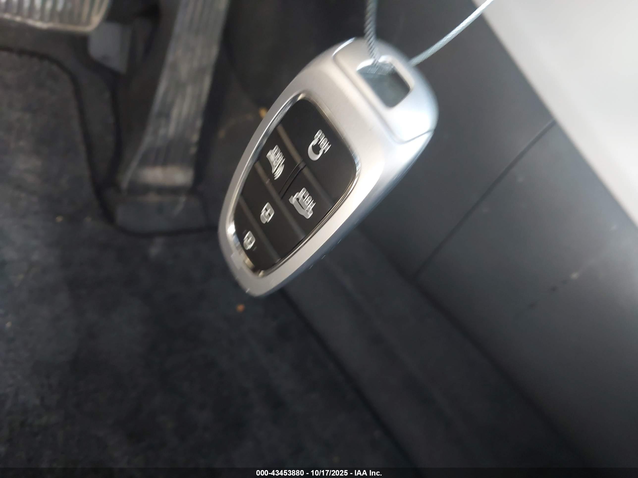 HYUNDAI TUCSON image 11