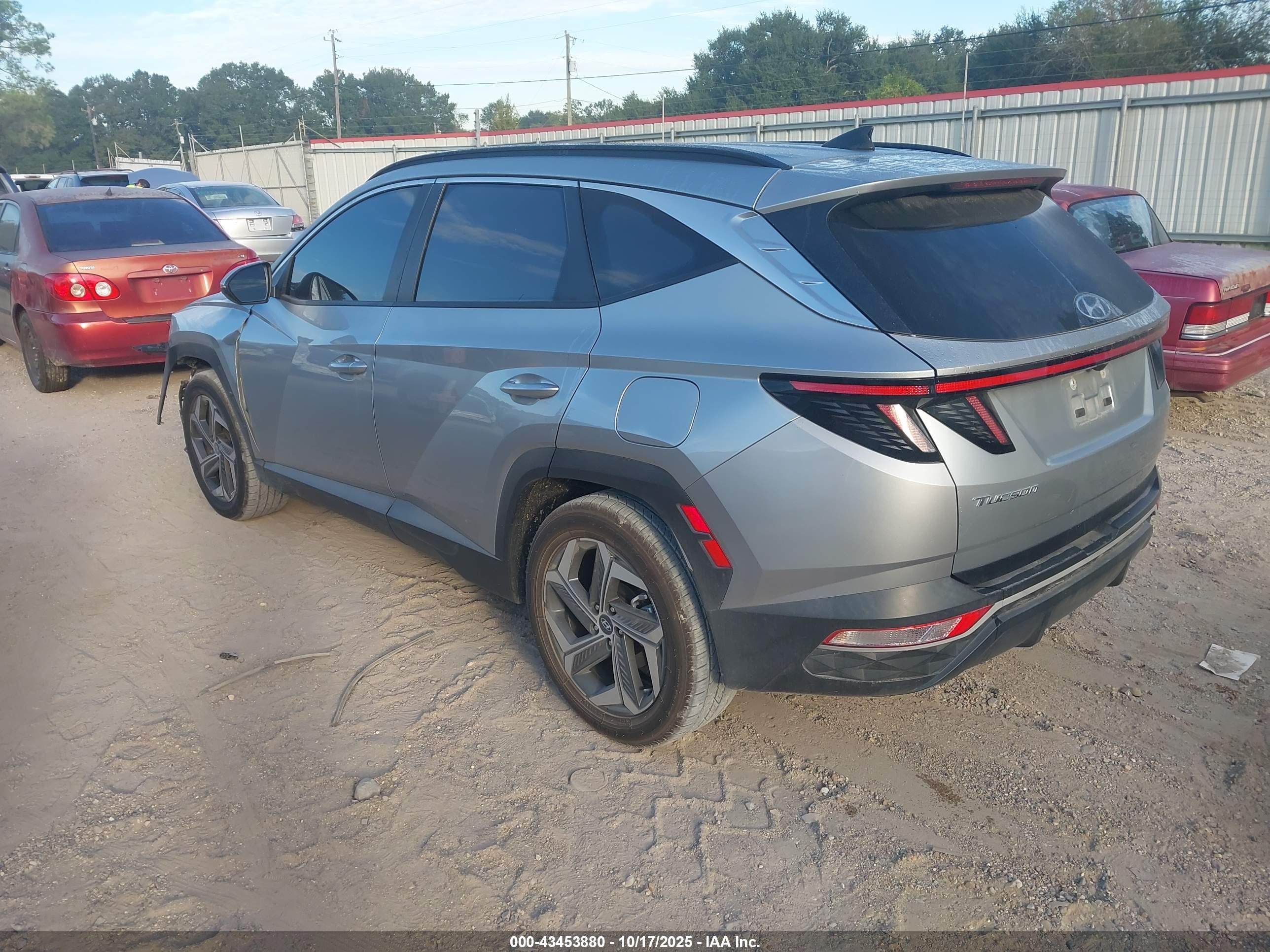 HYUNDAI TUCSON image 3