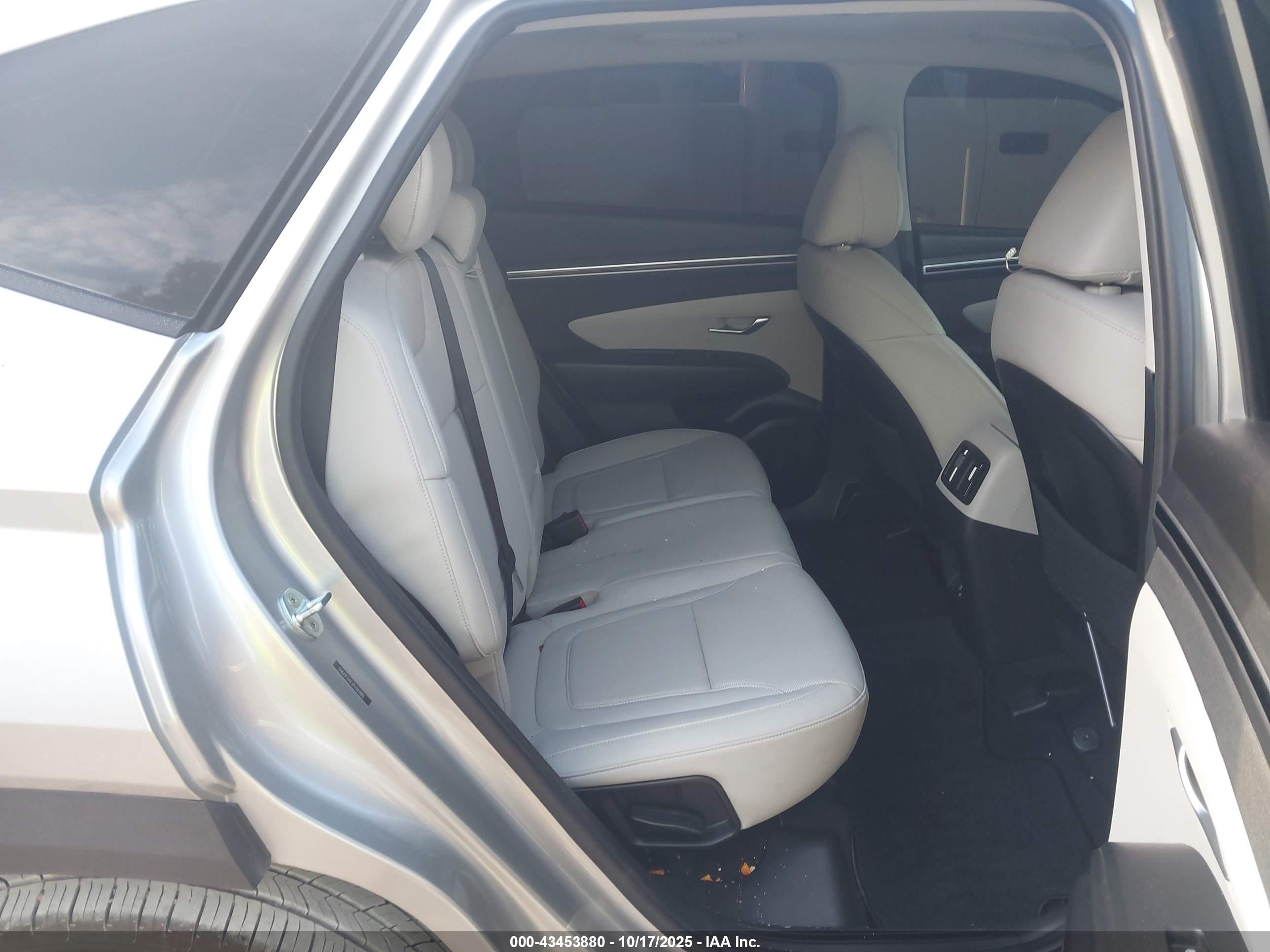 HYUNDAI TUCSON image 8