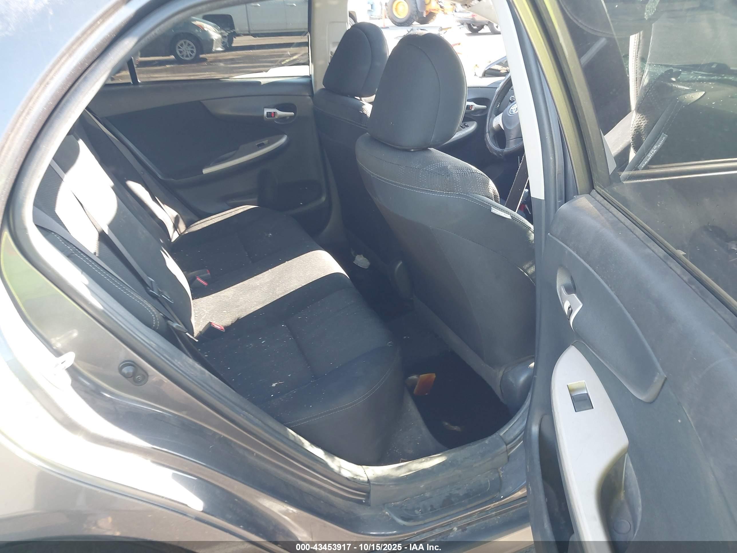 TOYOTA COROLLA image 8