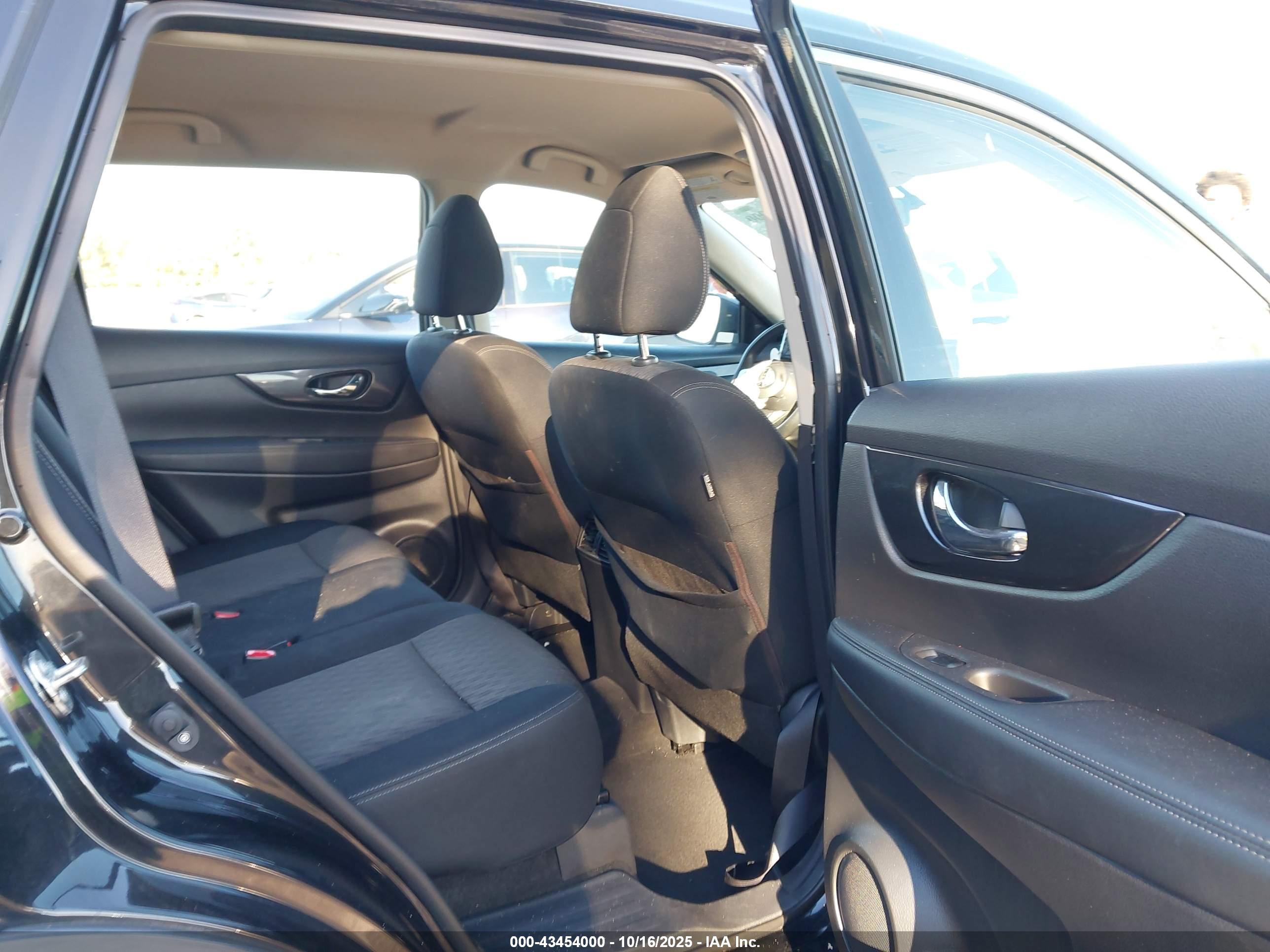 NISSAN ROGUE image 8