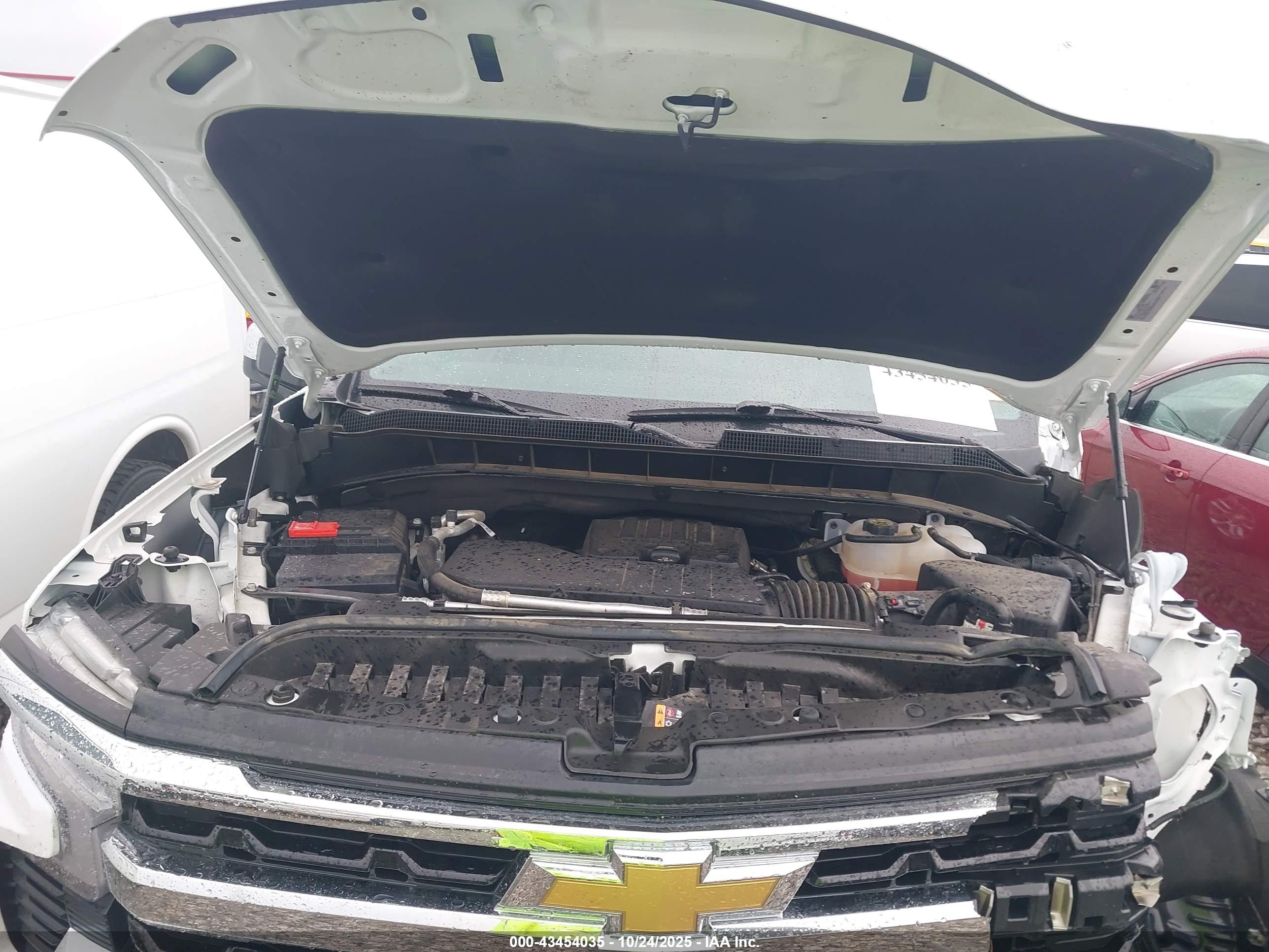 CHEVROLET SILVERADO image 10