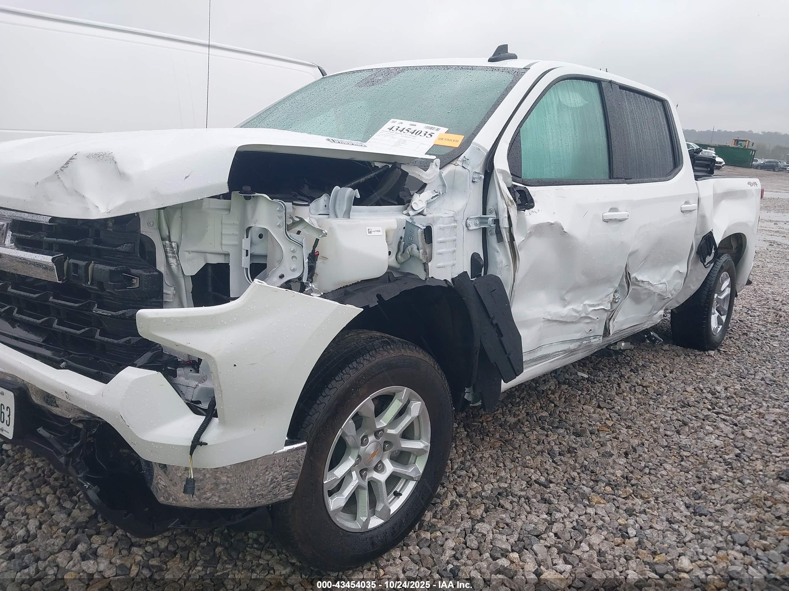 CHEVROLET SILVERADO image 2