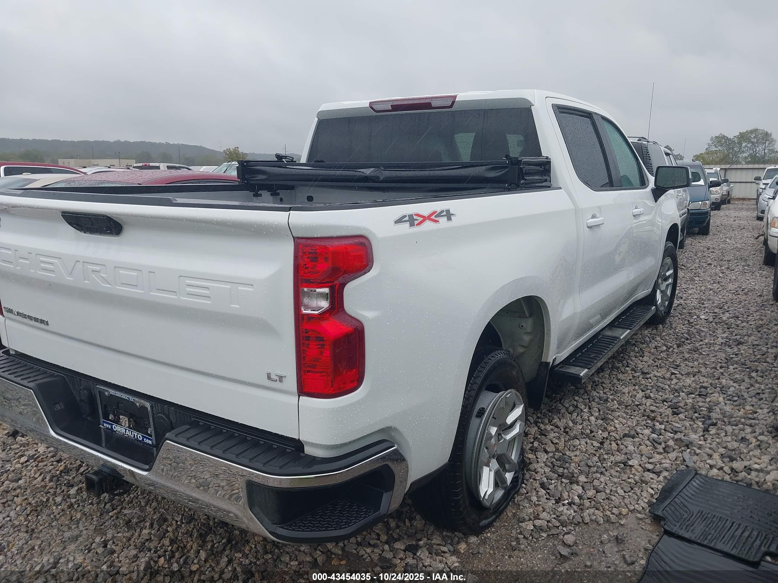CHEVROLET SILVERADO image 4