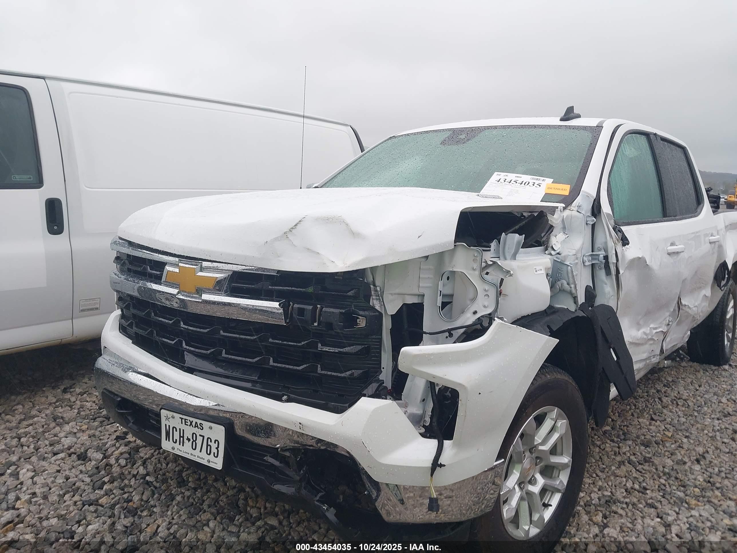 CHEVROLET SILVERADO image 6