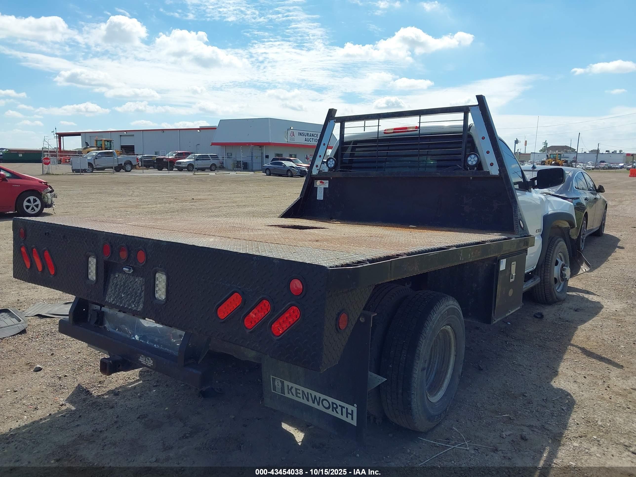 CHEVROLET SILVERADO image 4