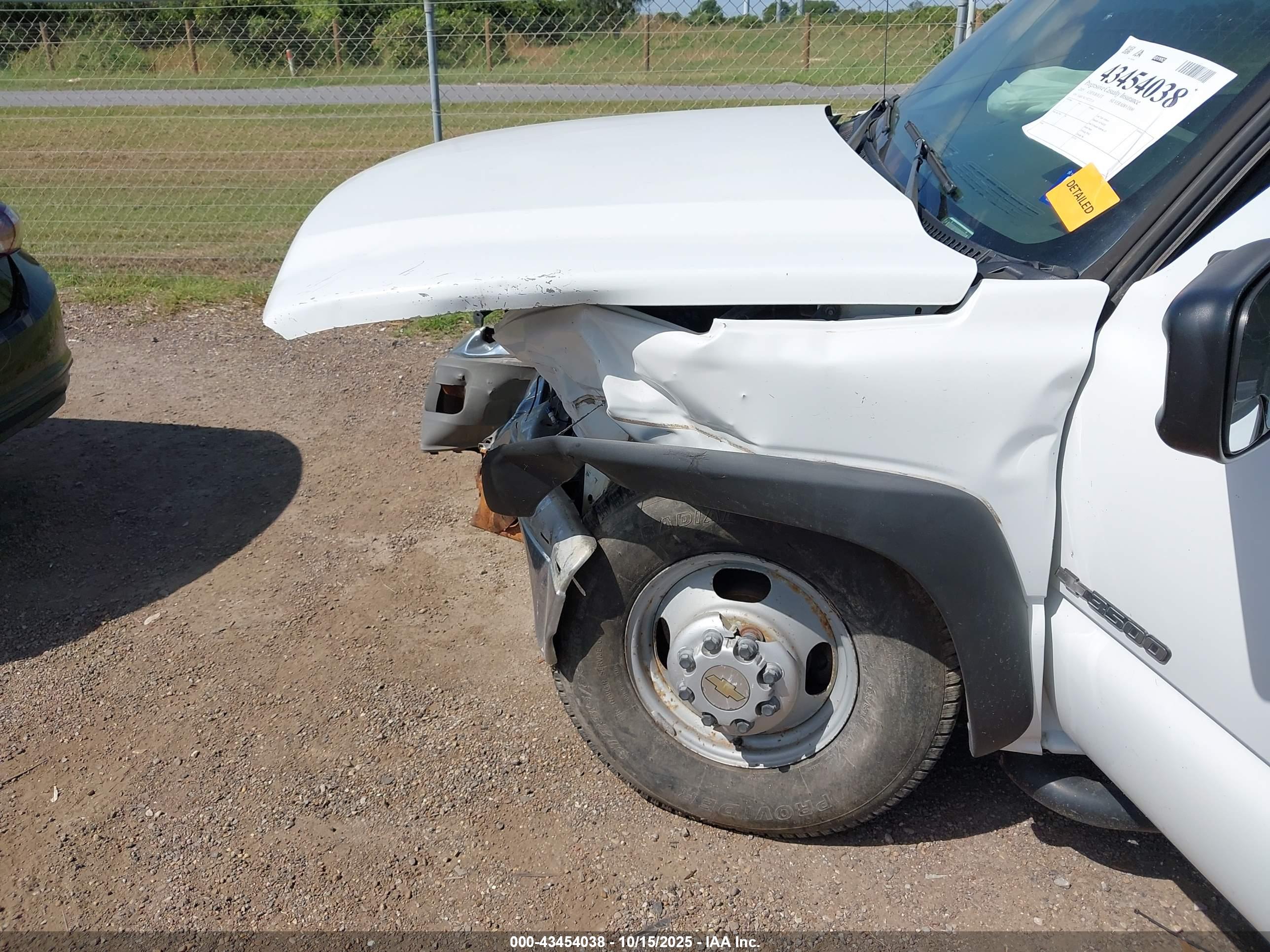 CHEVROLET SILVERADO image 6