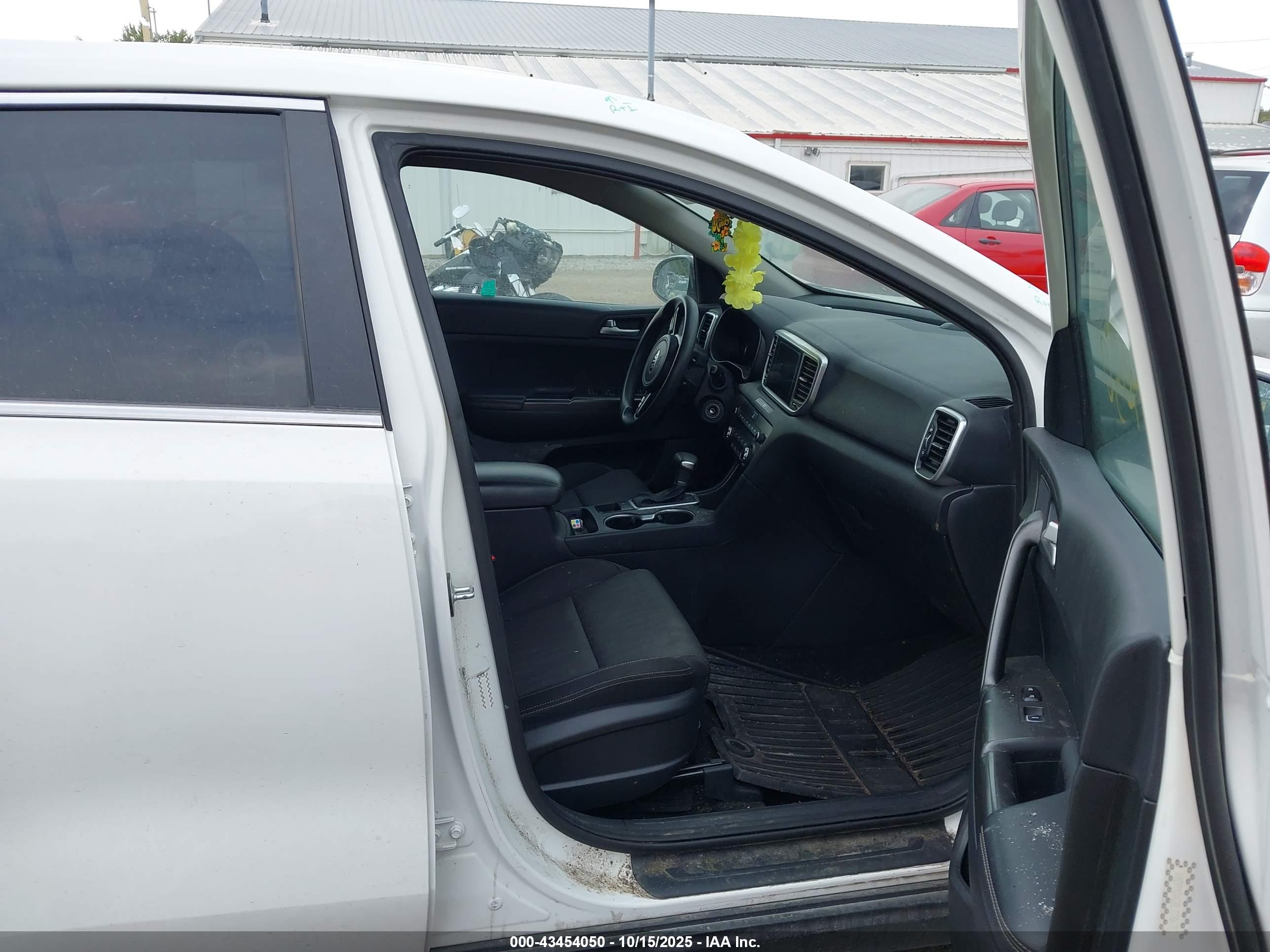 KIA SPORTAGE image 5