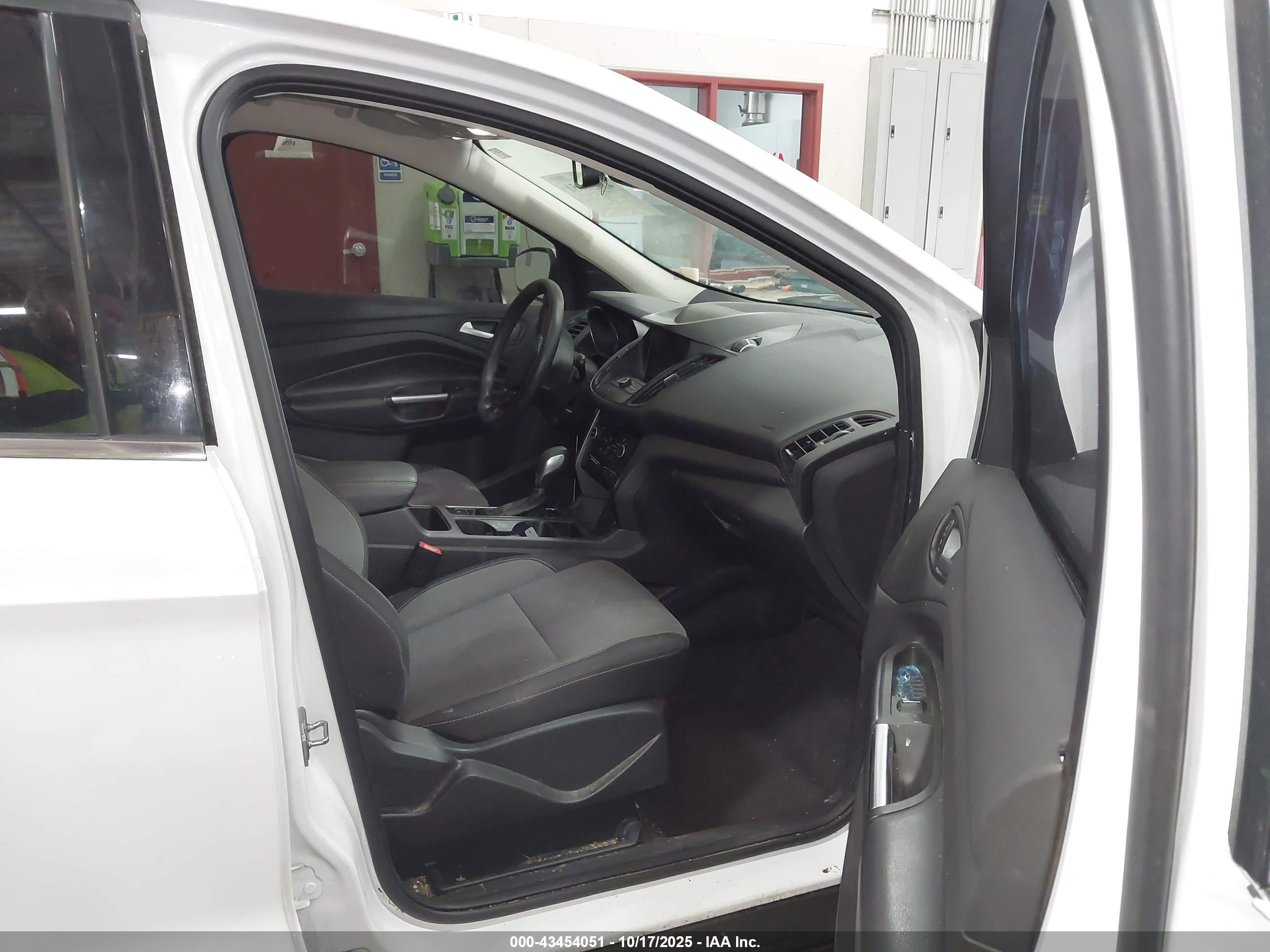FORD ESCAPE image 5