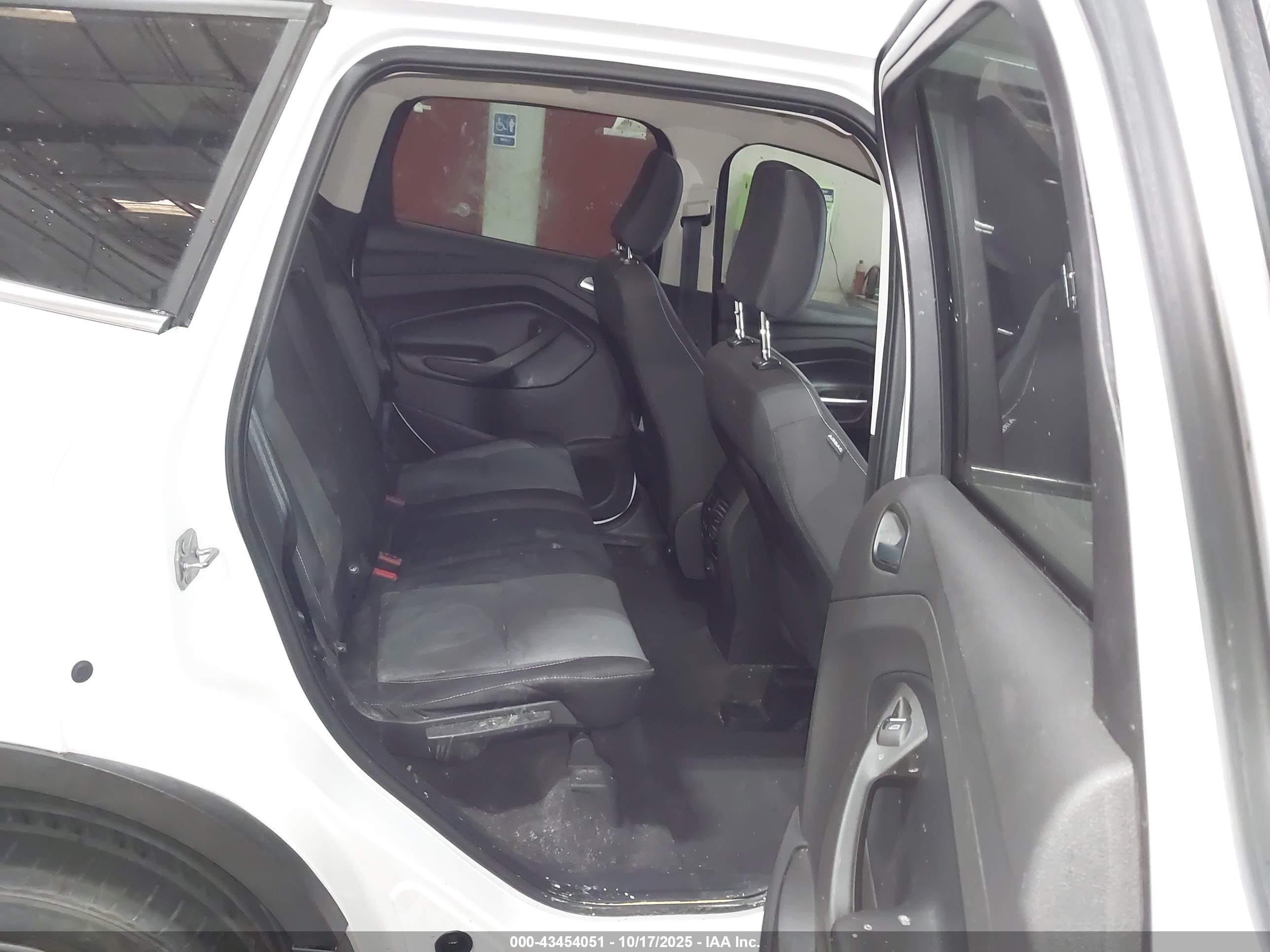 FORD ESCAPE image 8