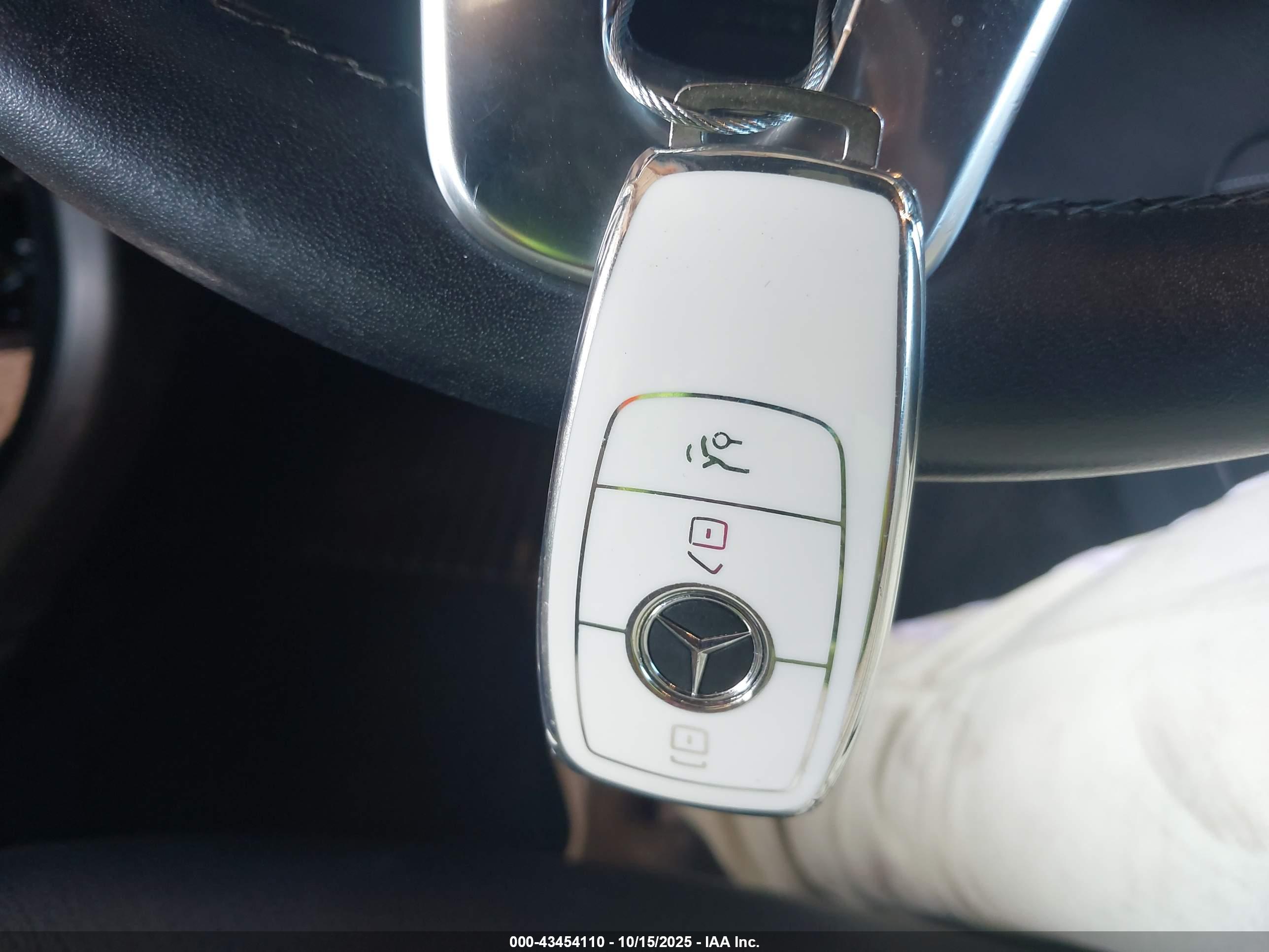 MERCEDES-BENZ GLC image 11