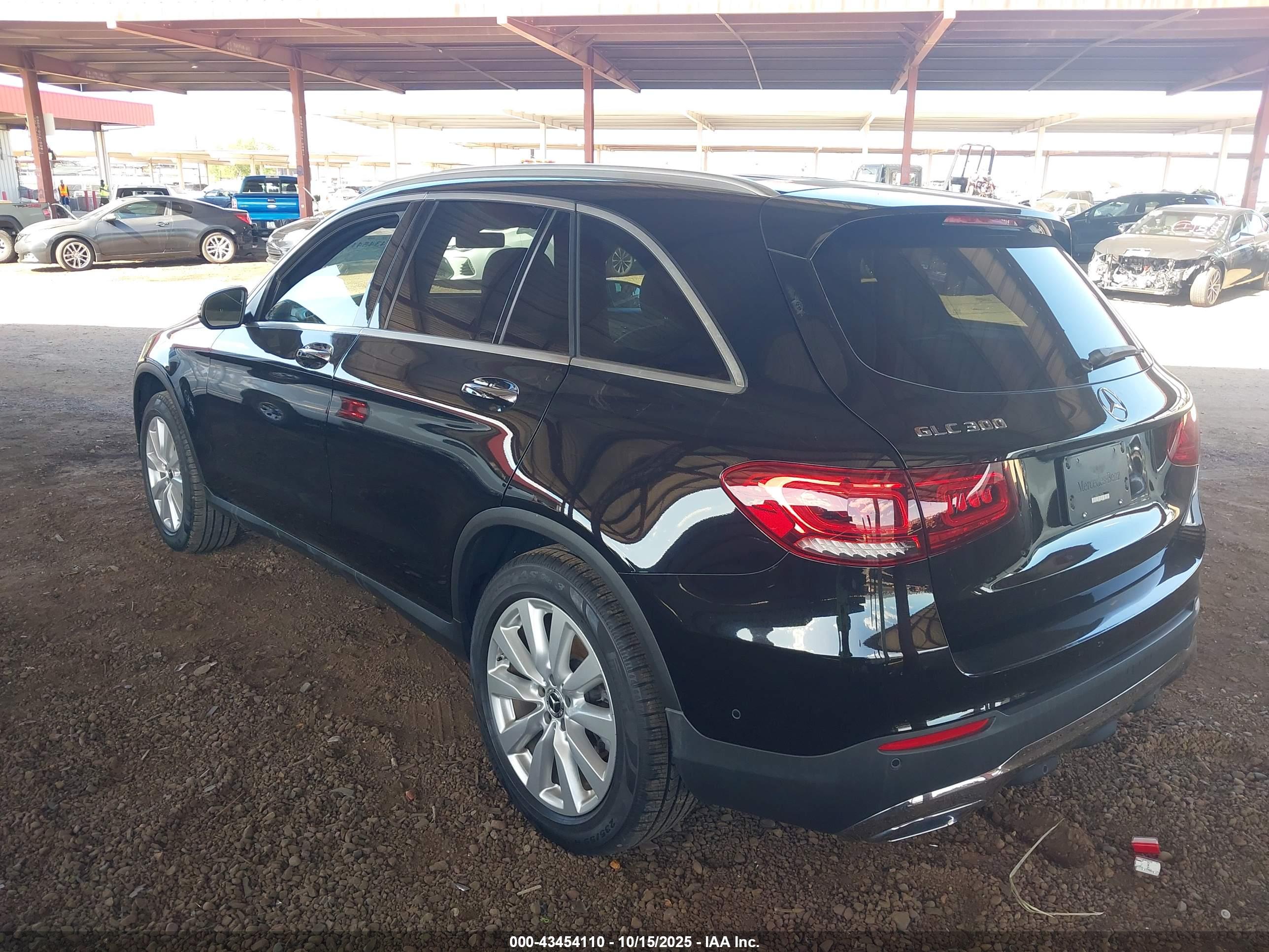 MERCEDES-BENZ GLC image 3