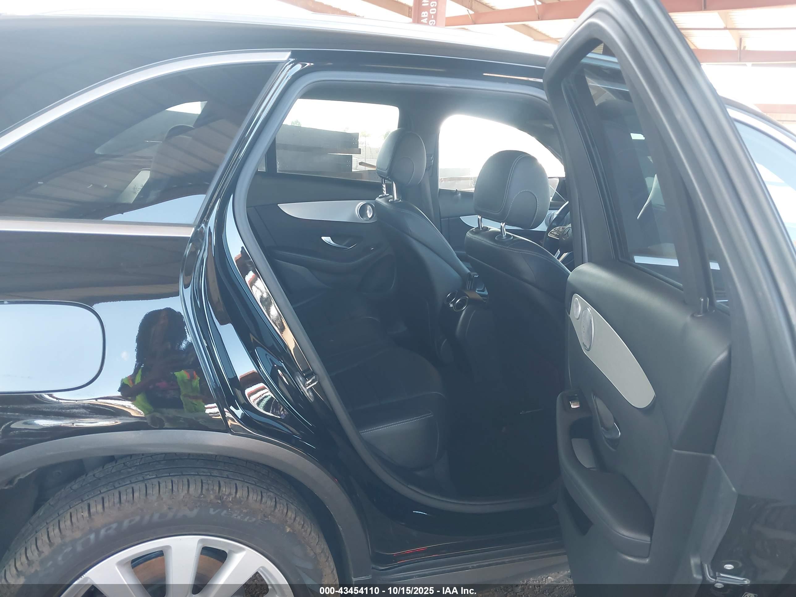 MERCEDES-BENZ GLC image 8