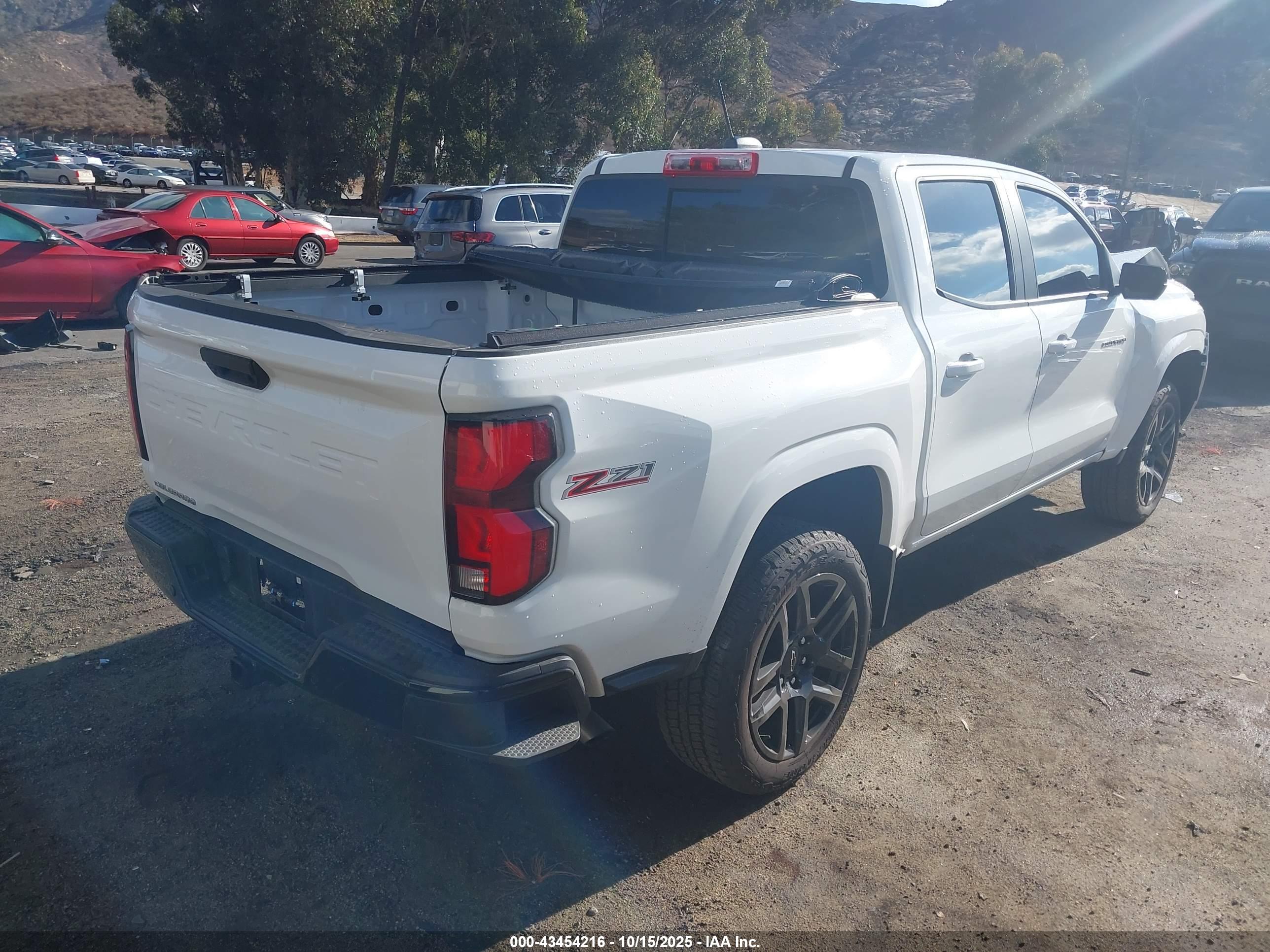 CHEVROLET COLORADO image 4