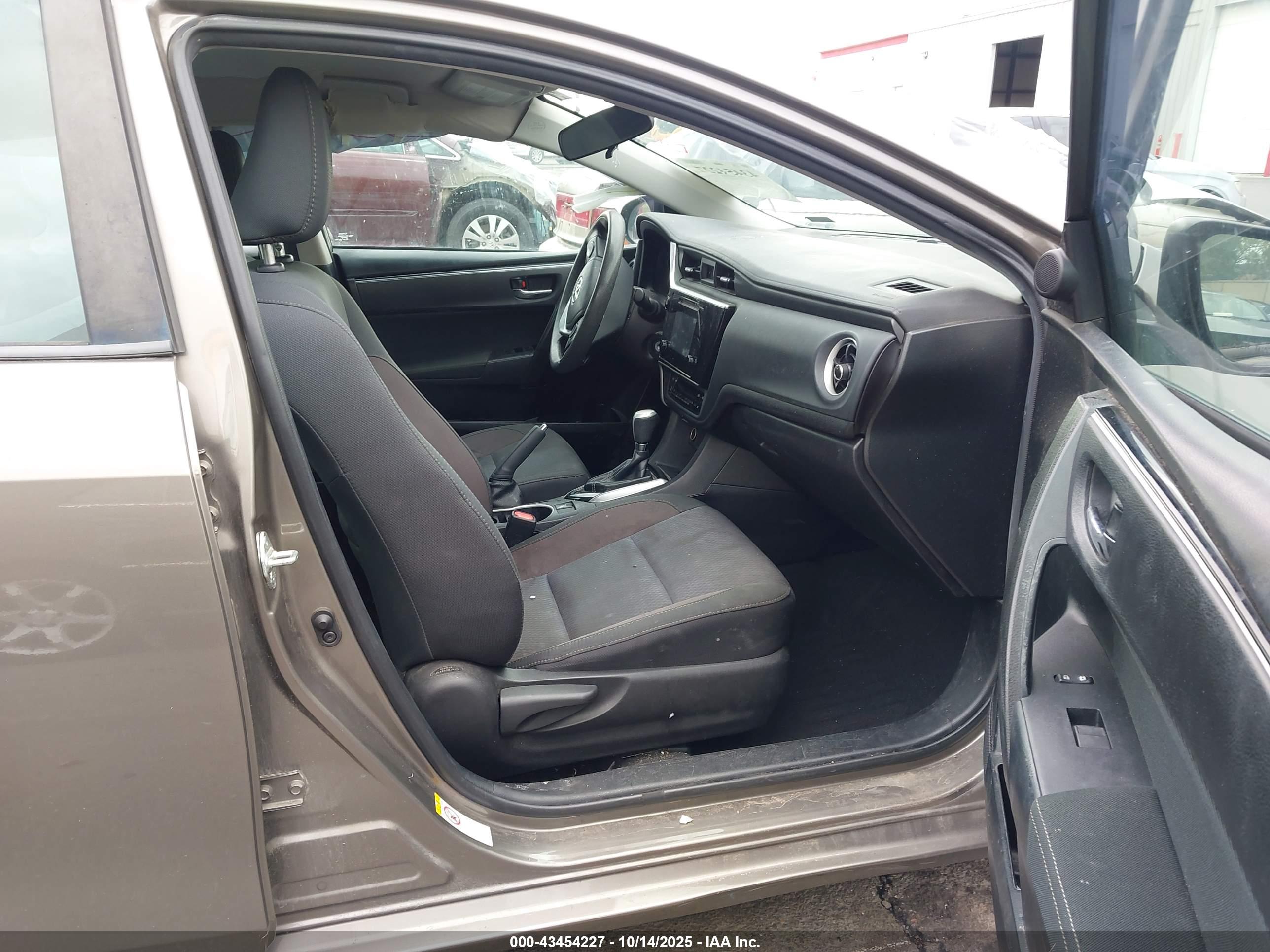 TOYOTA COROLLA image 5