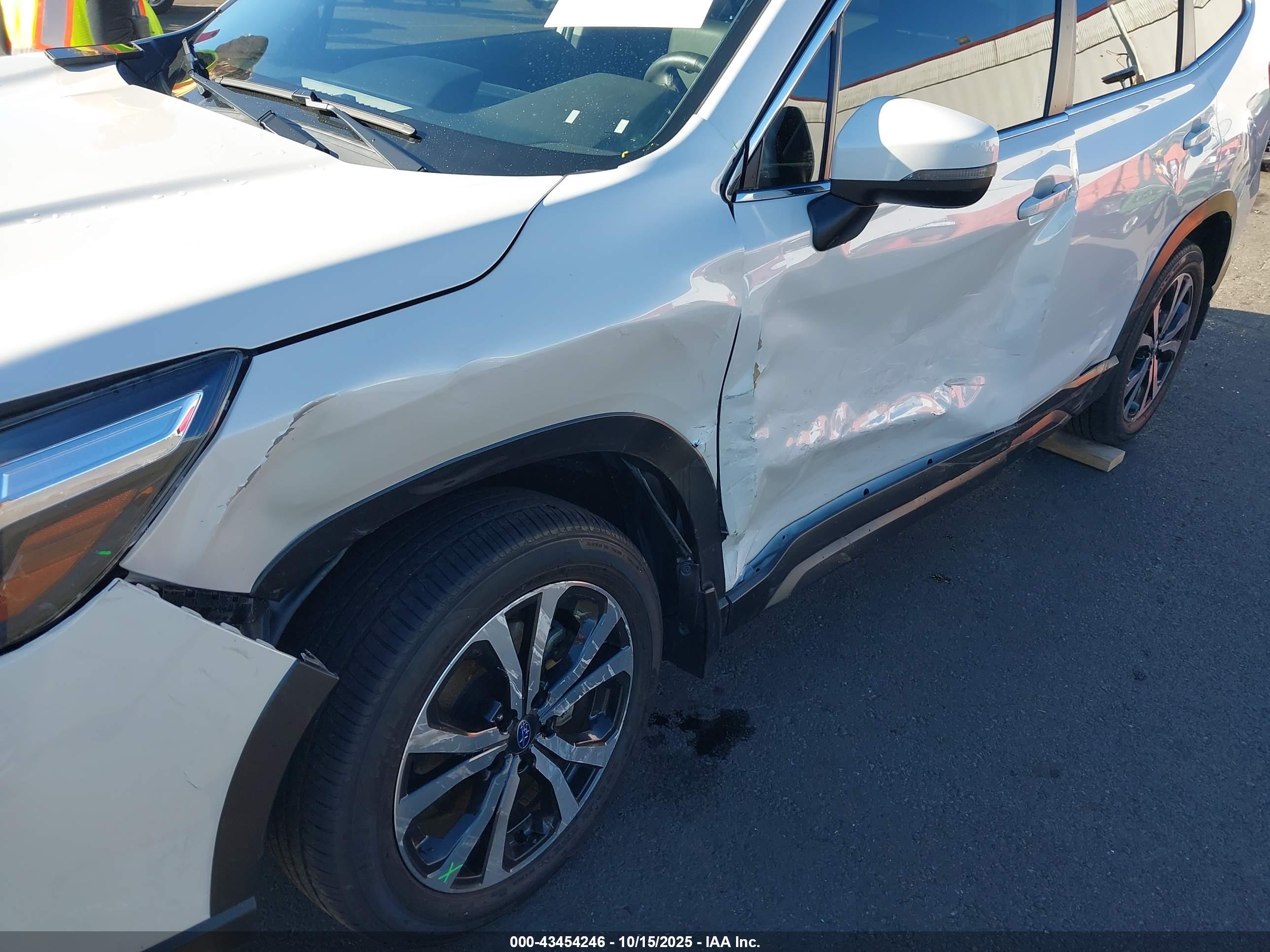 SUBARU FORESTER image 6
