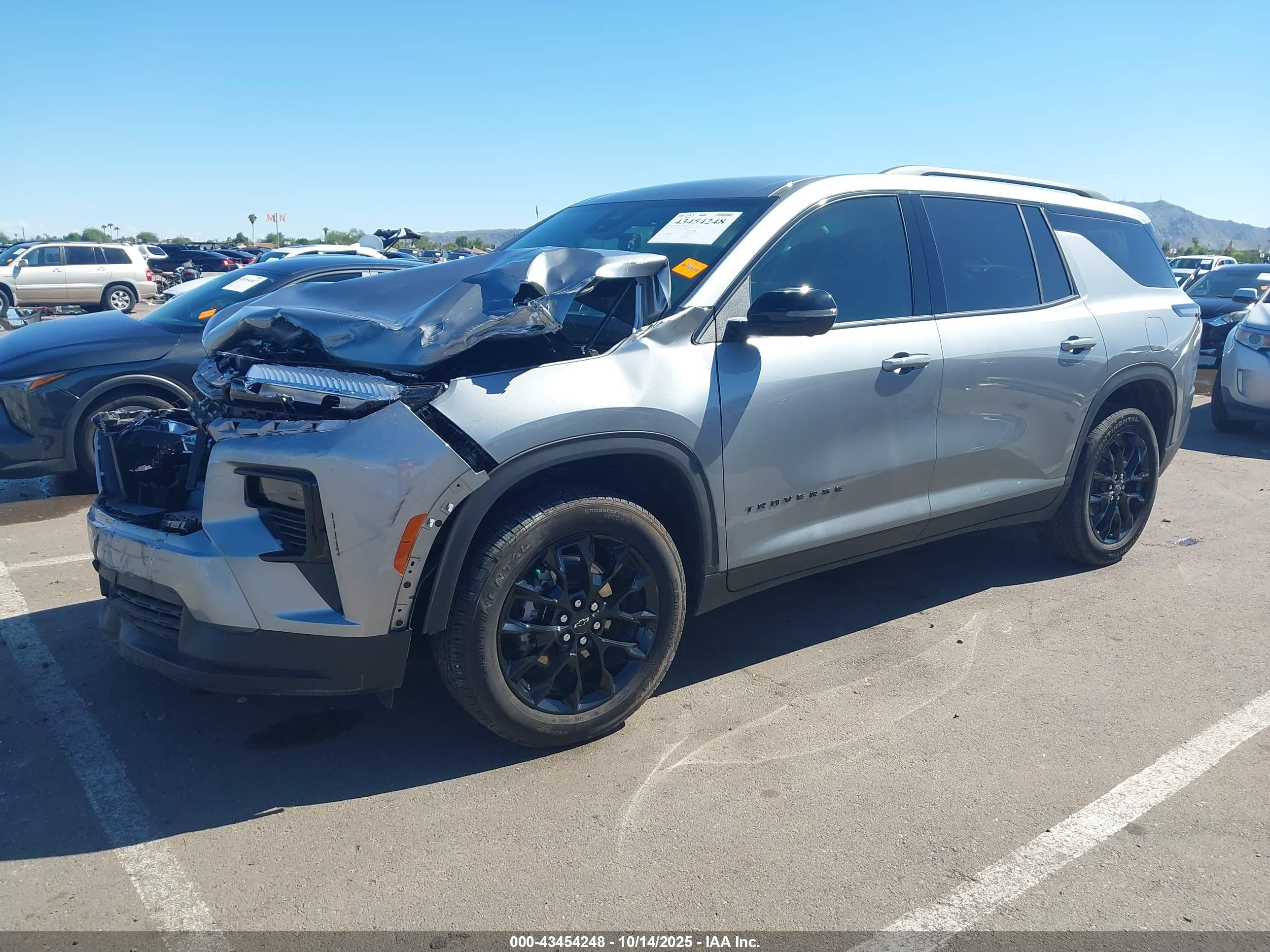 CHEVROLET TRAVERSE image 2