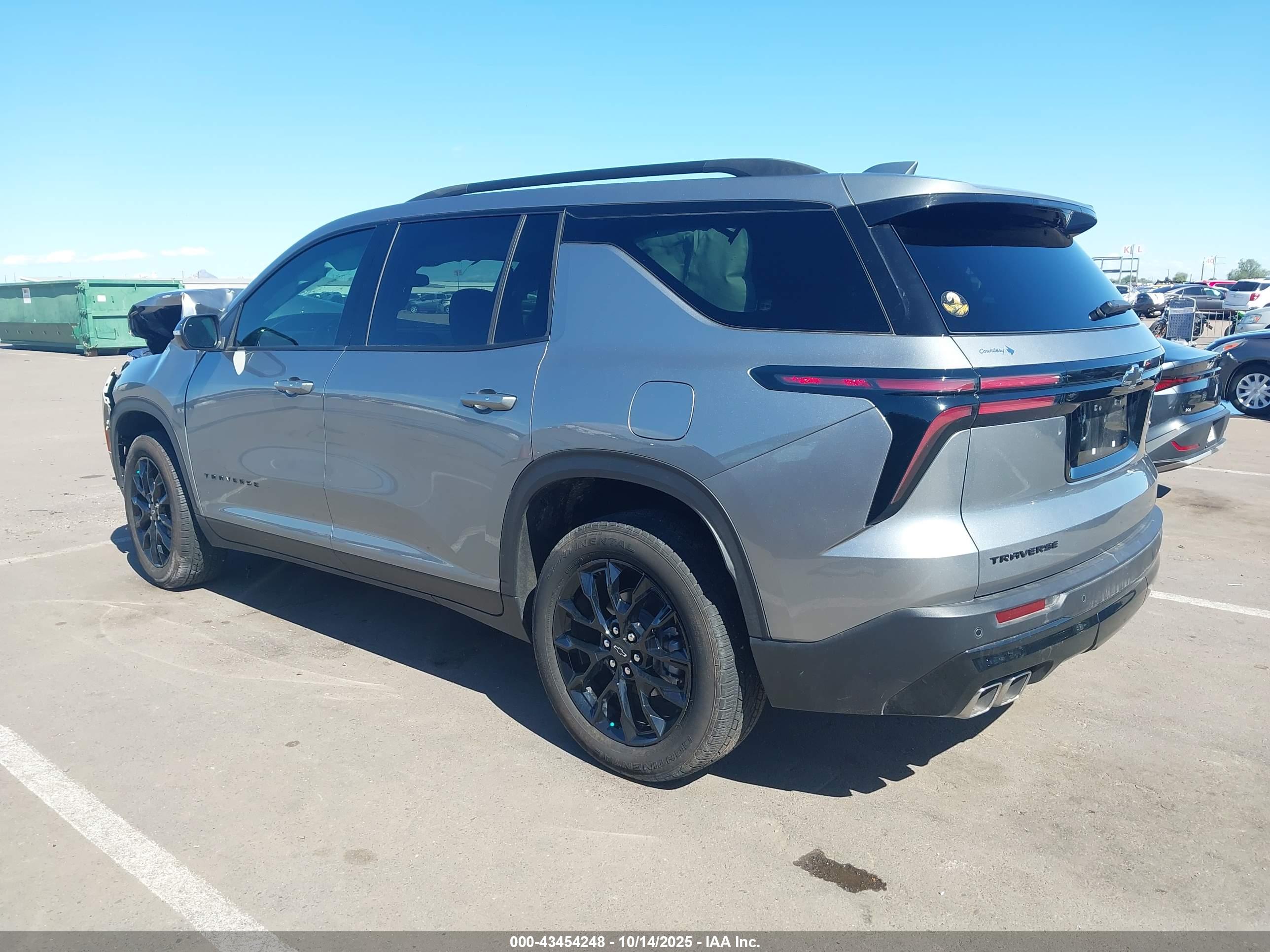 CHEVROLET TRAVERSE image 3