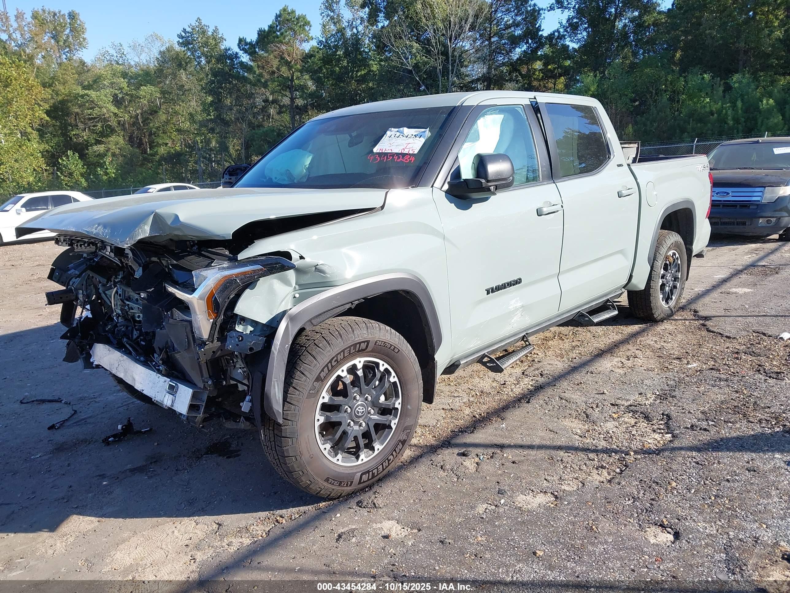 TOYOTA TUNDRA image 2