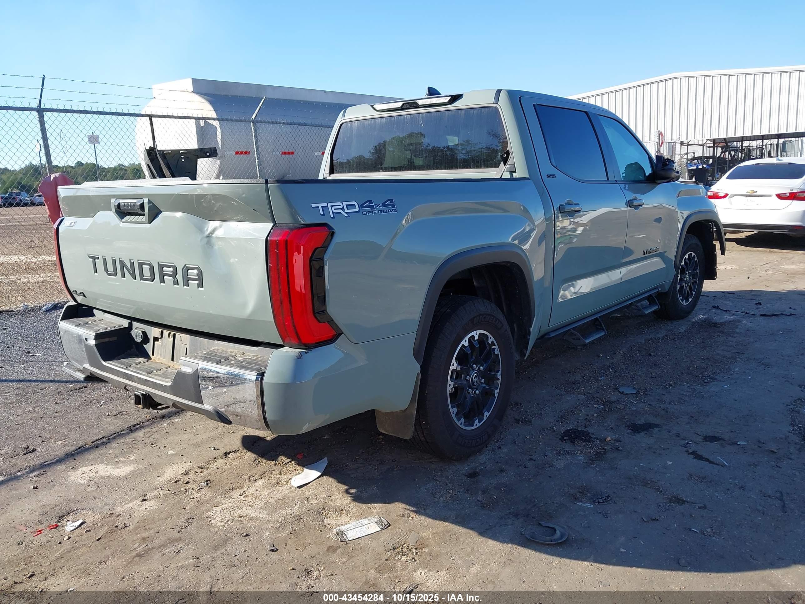 TOYOTA TUNDRA image 4