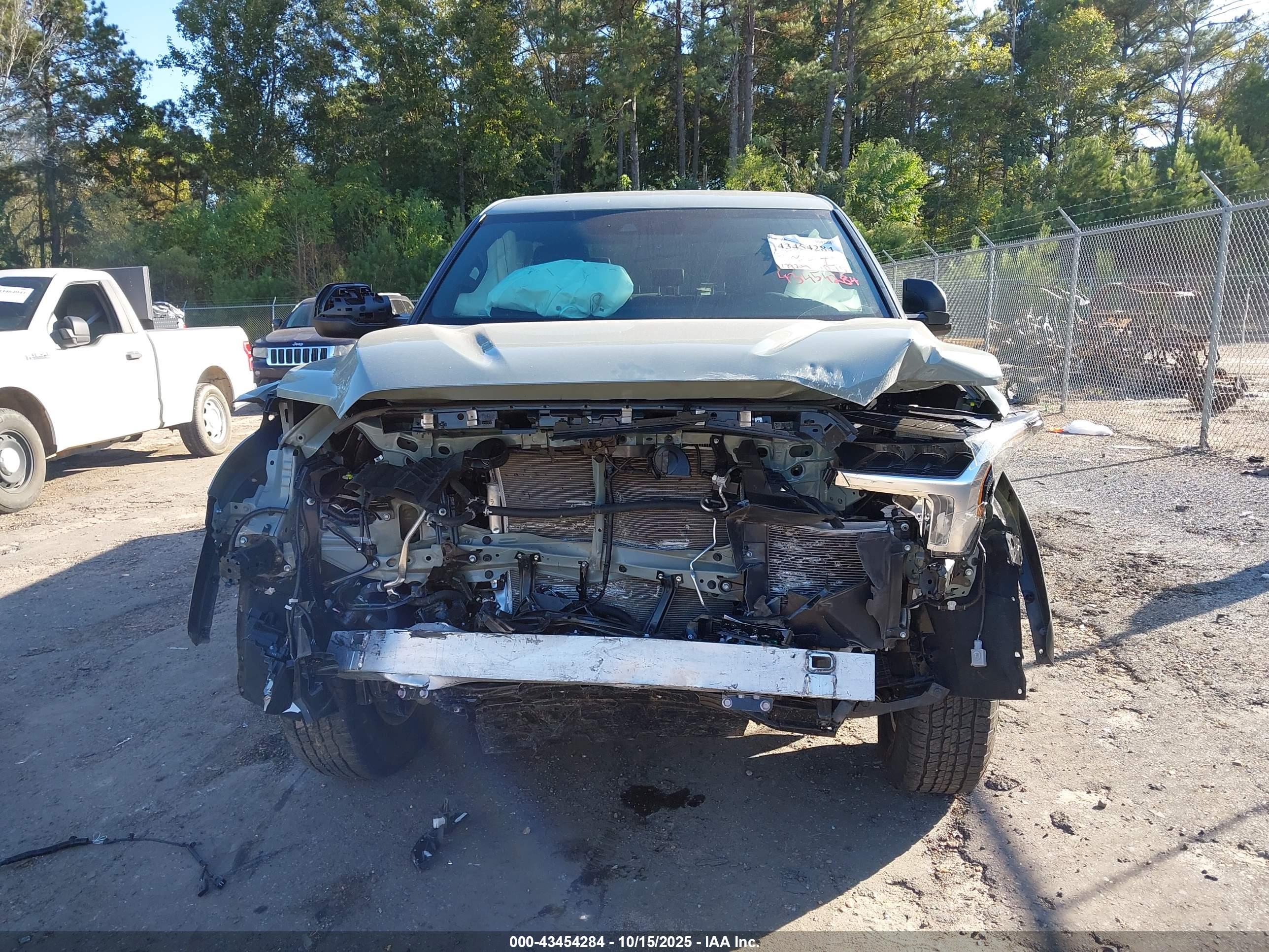 TOYOTA TUNDRA image 6