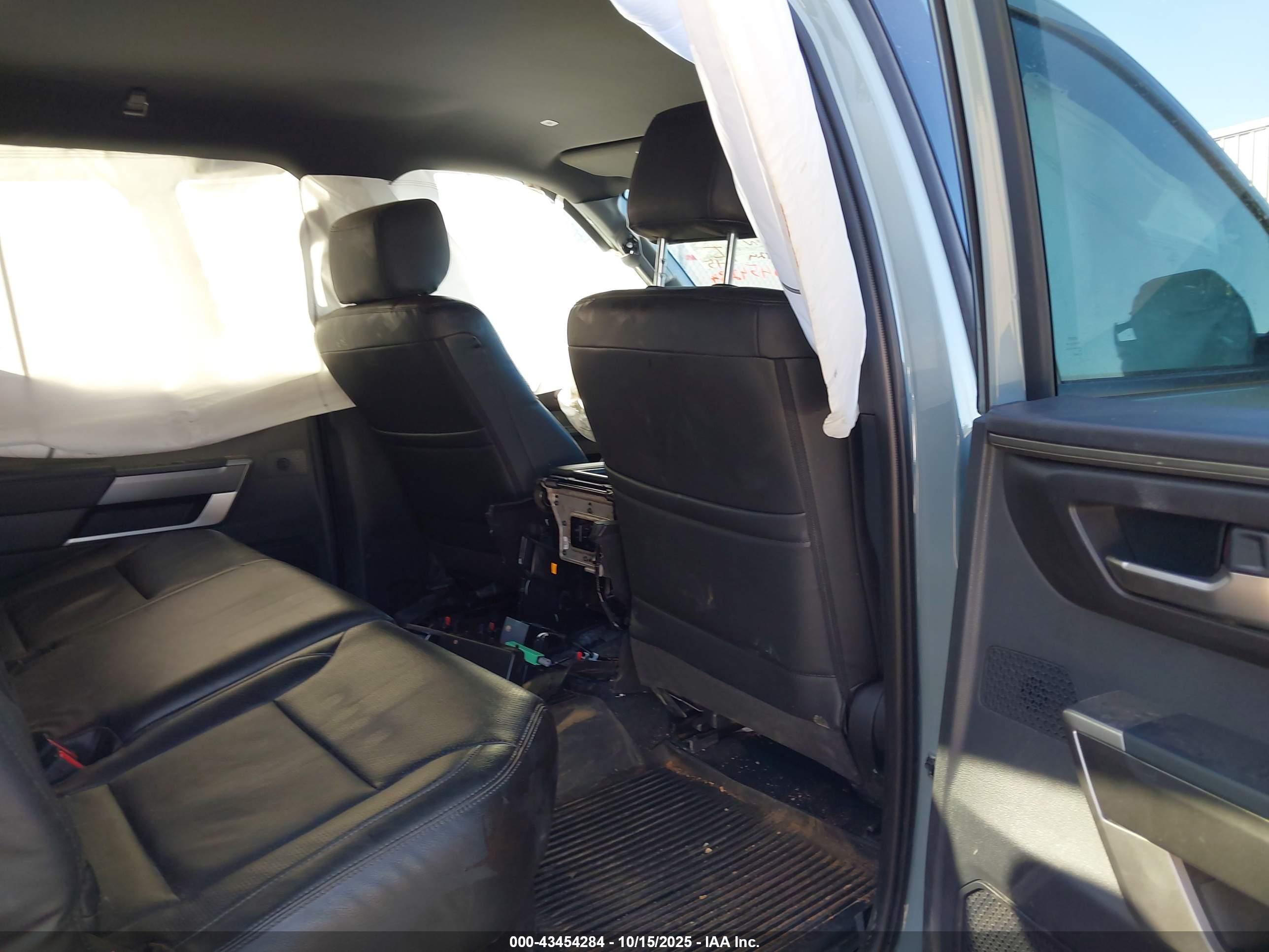 TOYOTA TUNDRA image 8