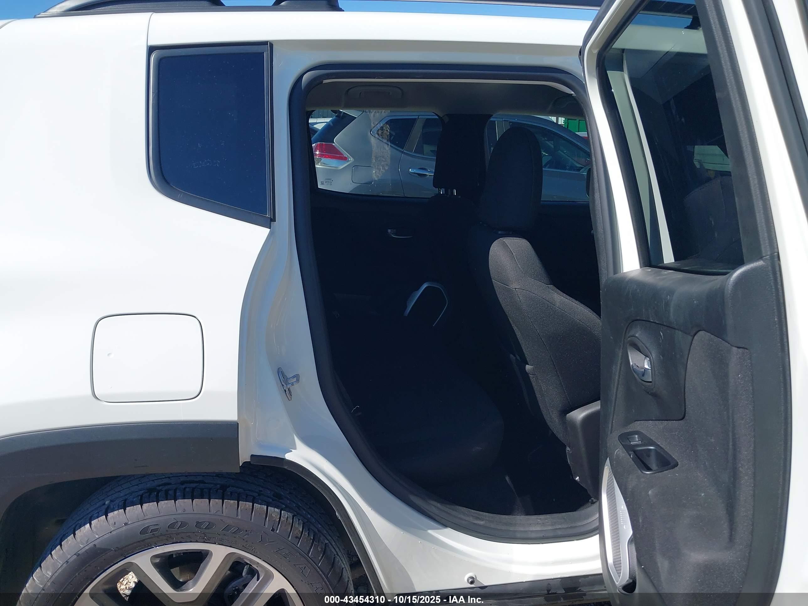 JEEP RENEGADE image 8