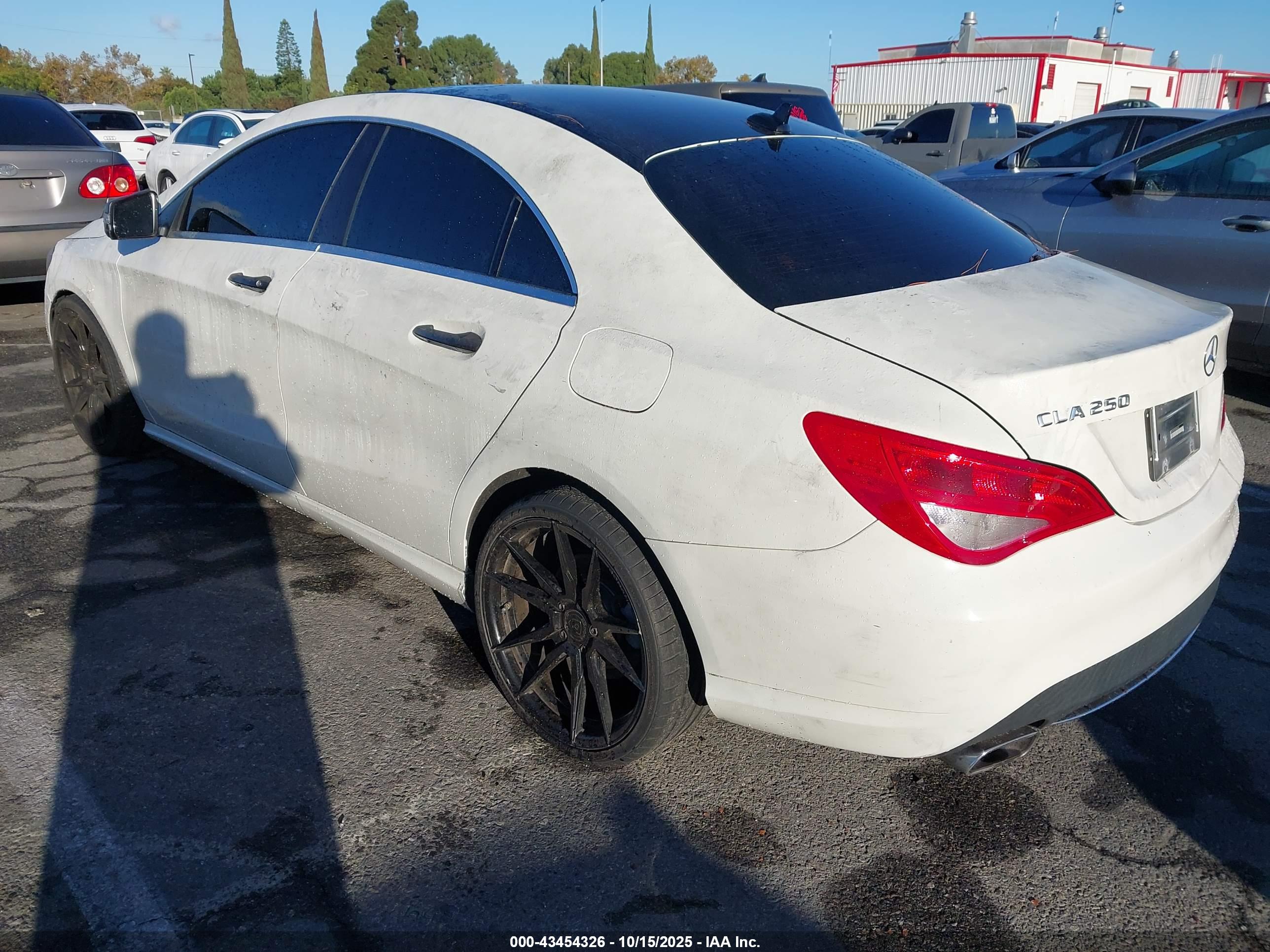 MERCEDES-BENZ CLA image 3