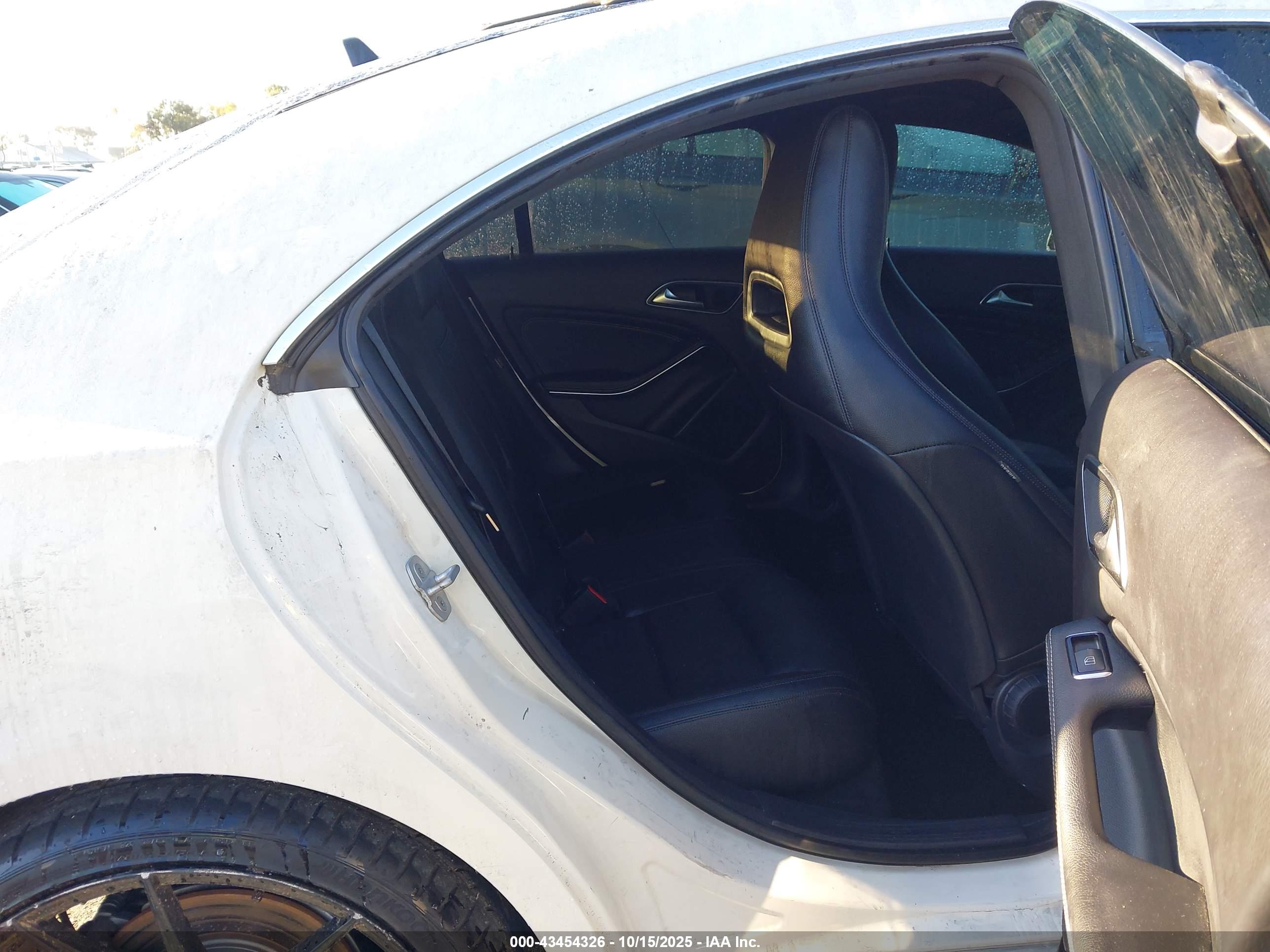MERCEDES-BENZ CLA image 8
