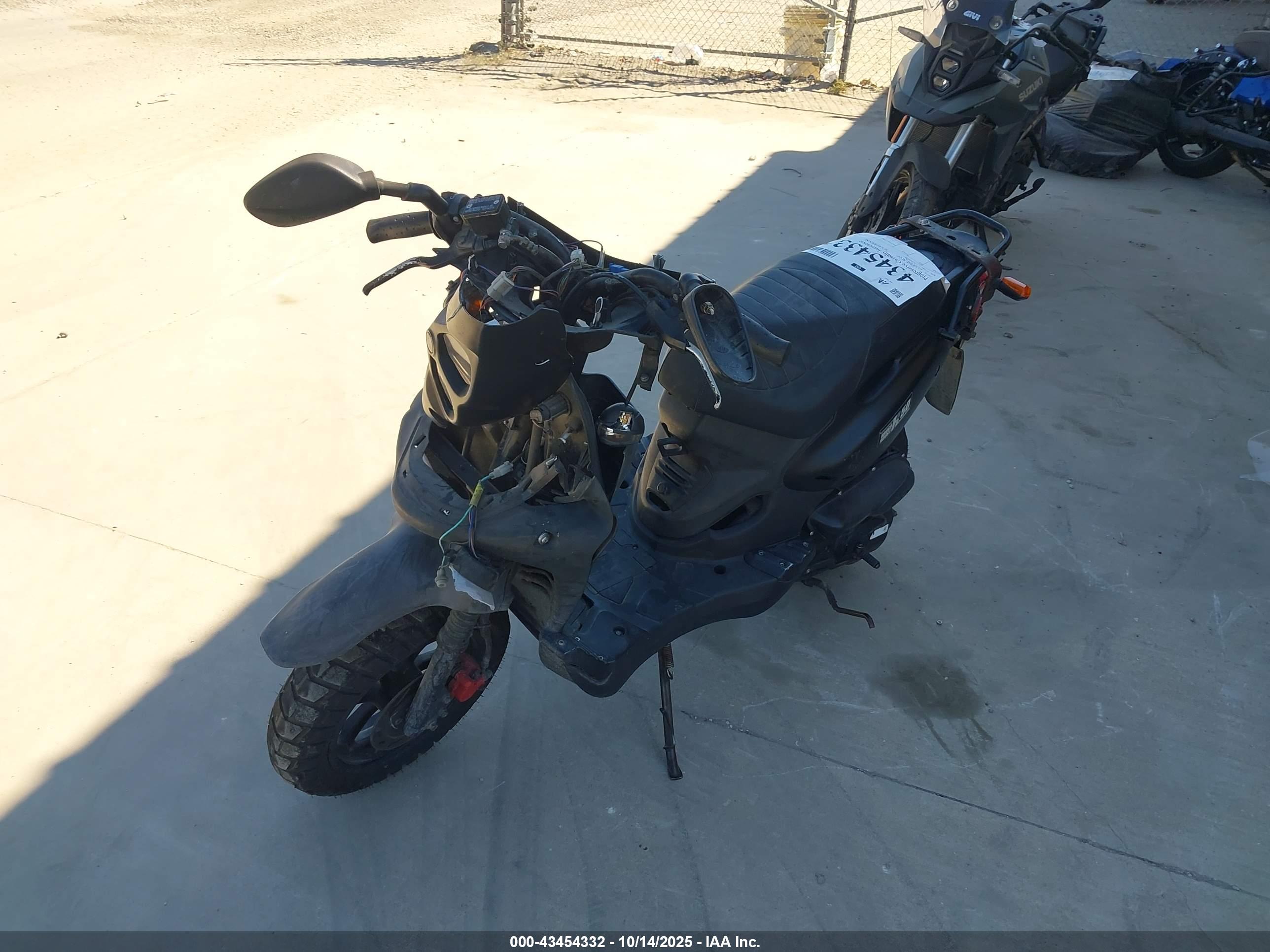 GENUINE SCOOTER image 2