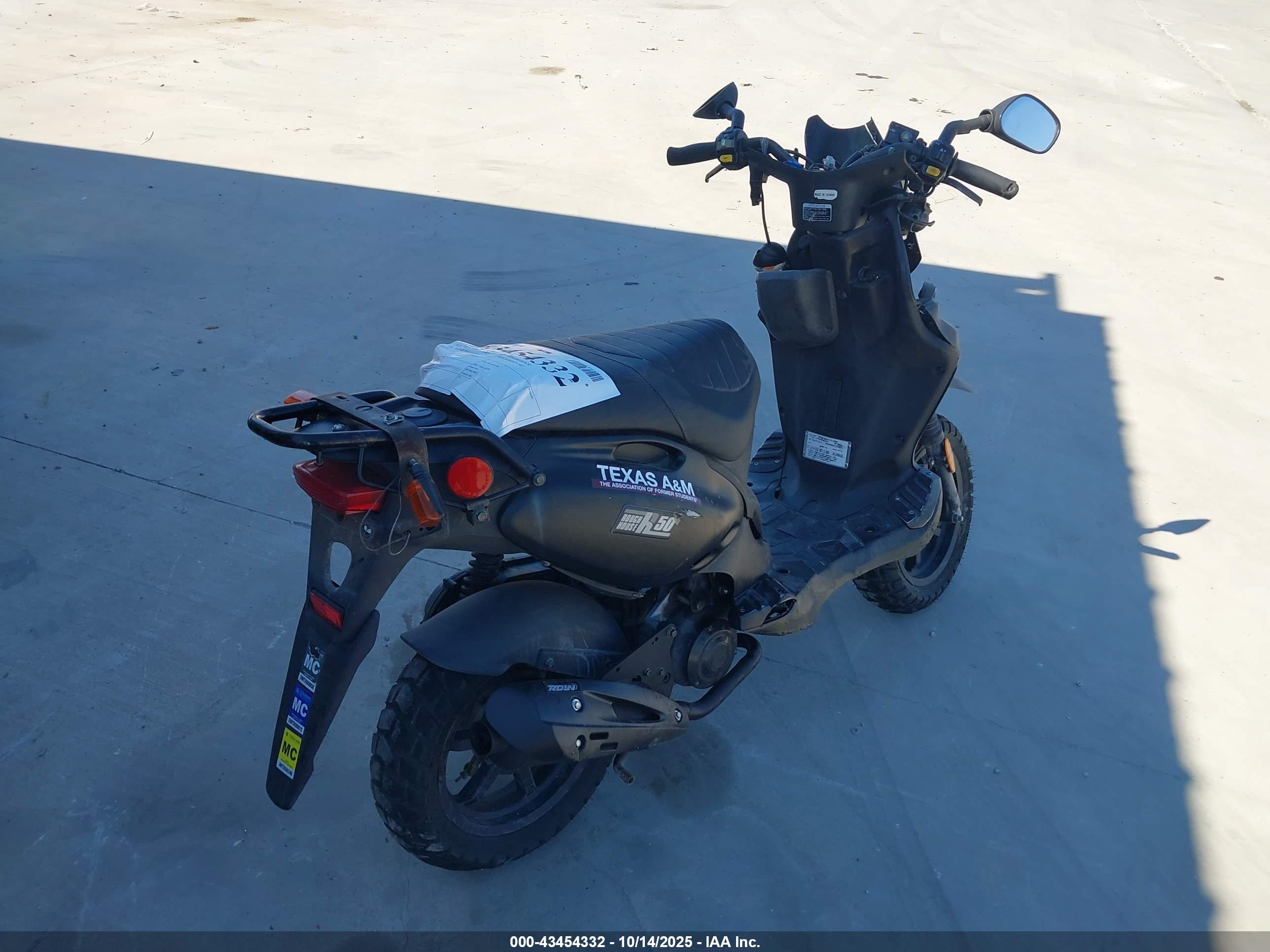 GENUINE SCOOTER image 4