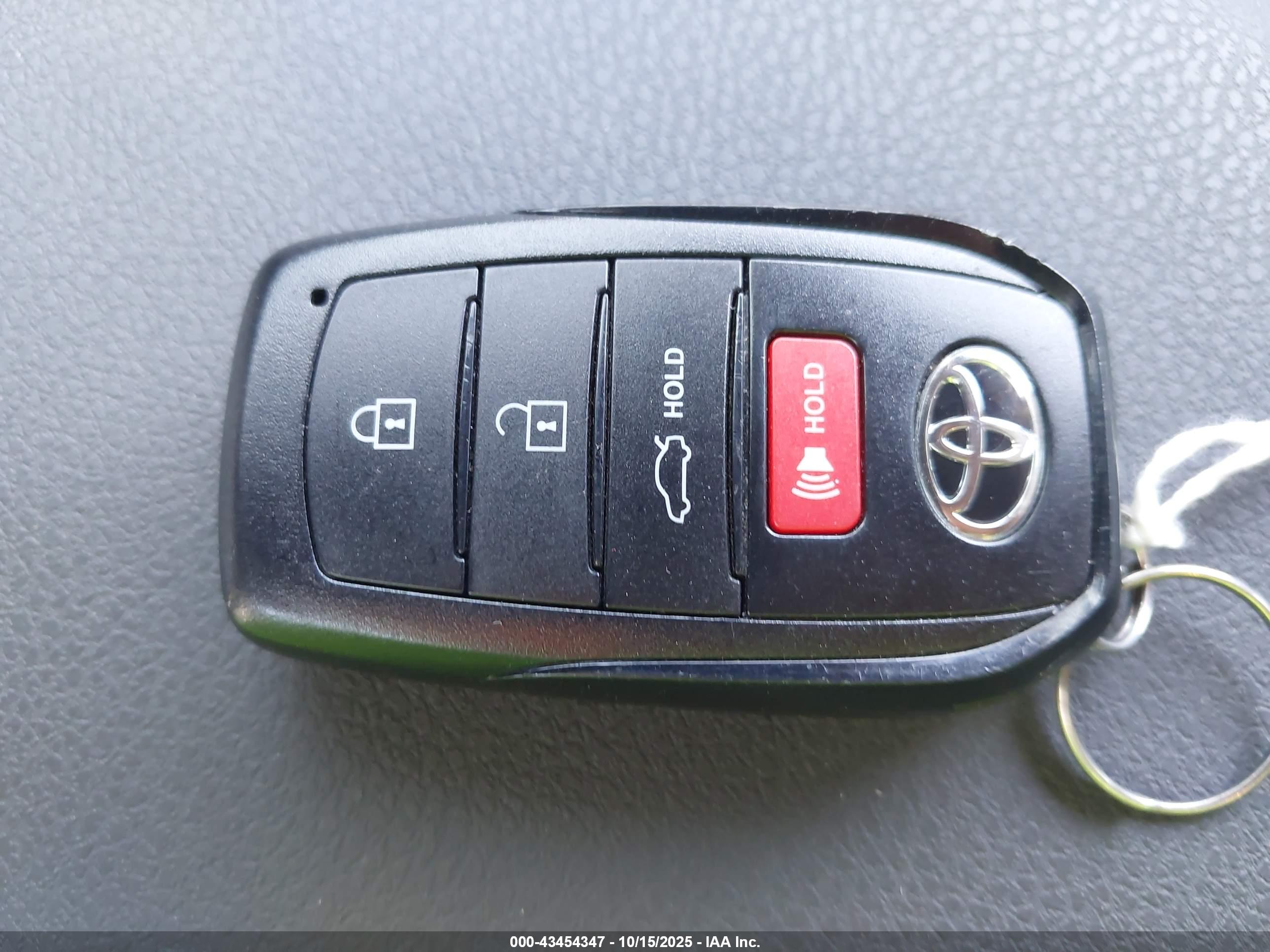 TOYOTA CAMRY image 11