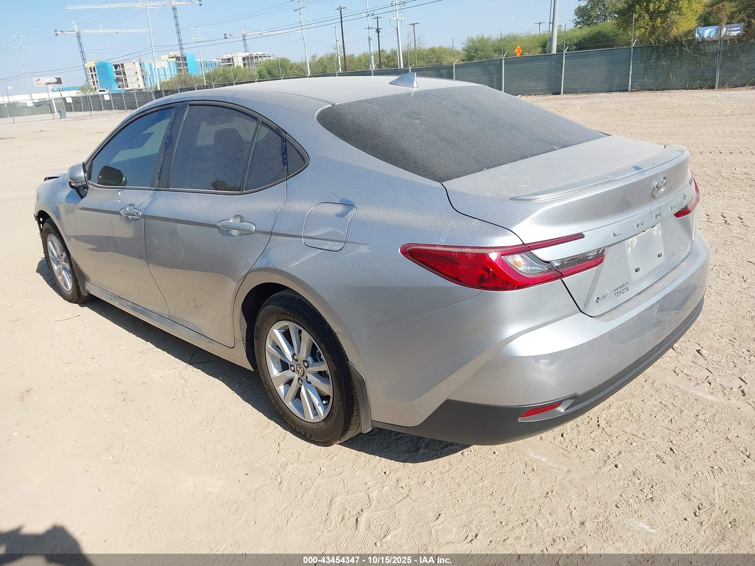 TOYOTA CAMRY image 3