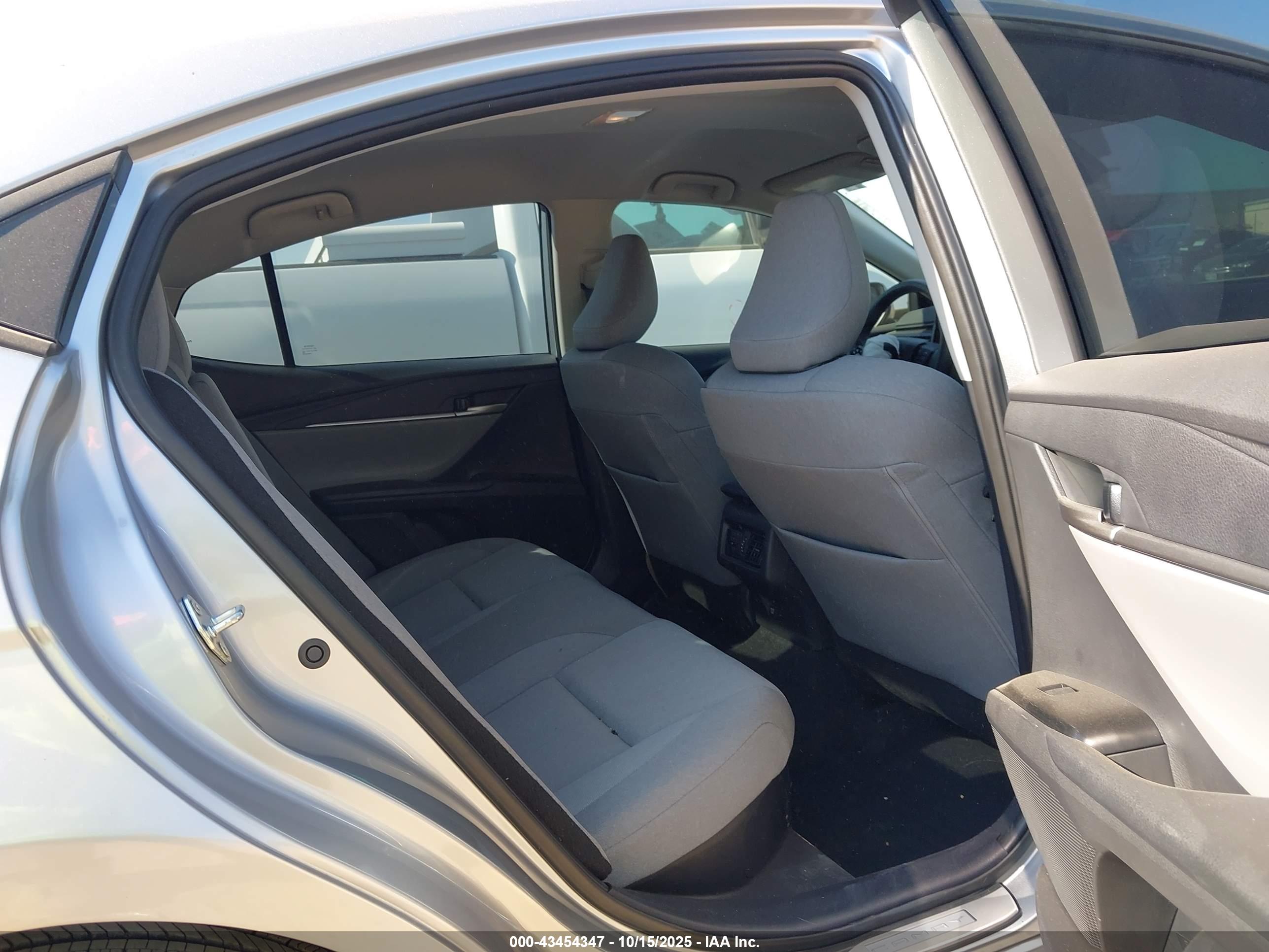 TOYOTA CAMRY image 8