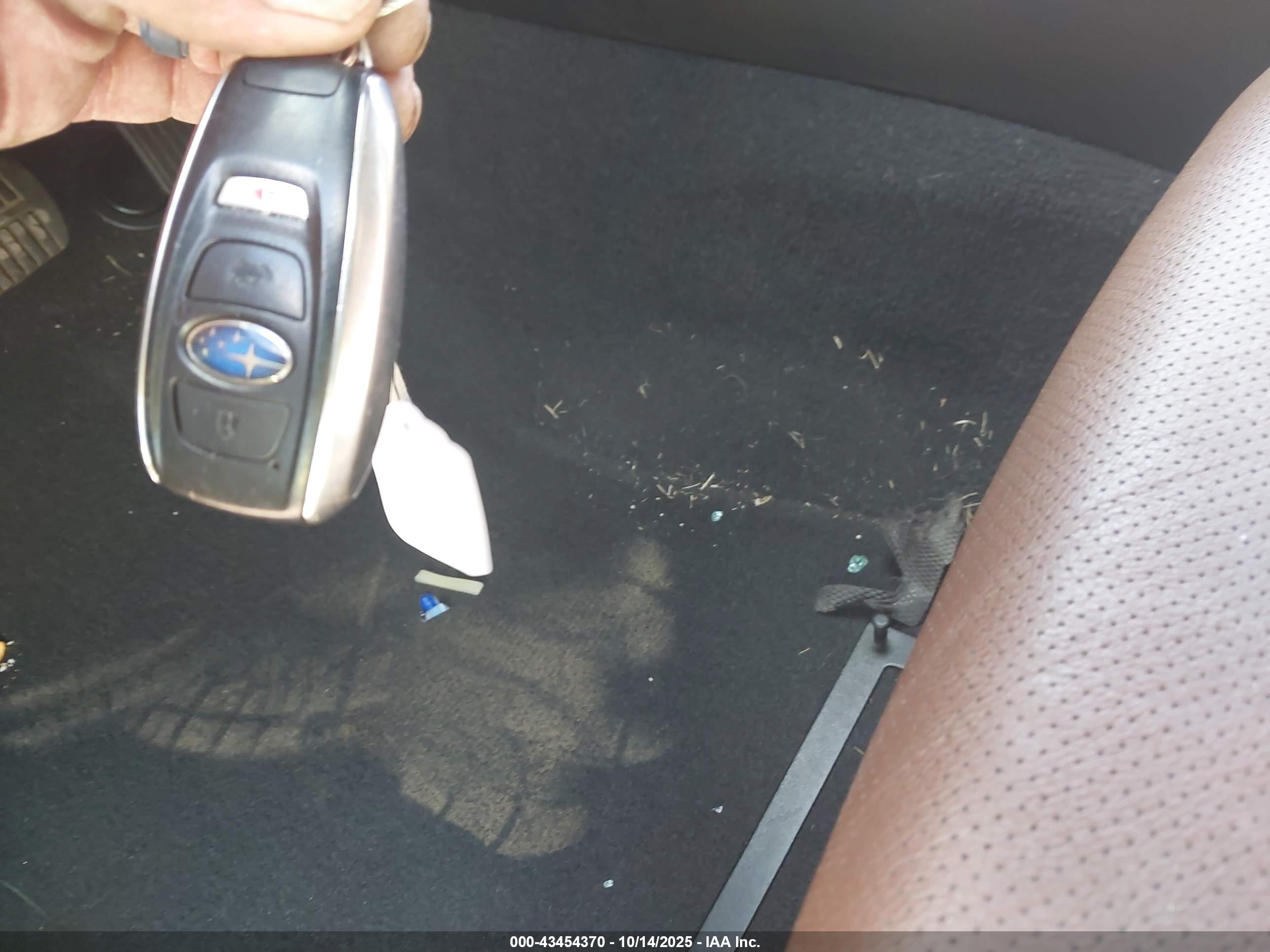 SUBARU OUTBACK image 11