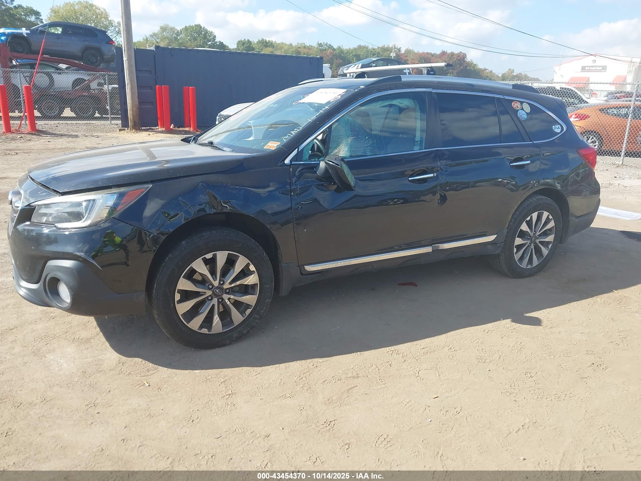 SUBARU OUTBACK image 2