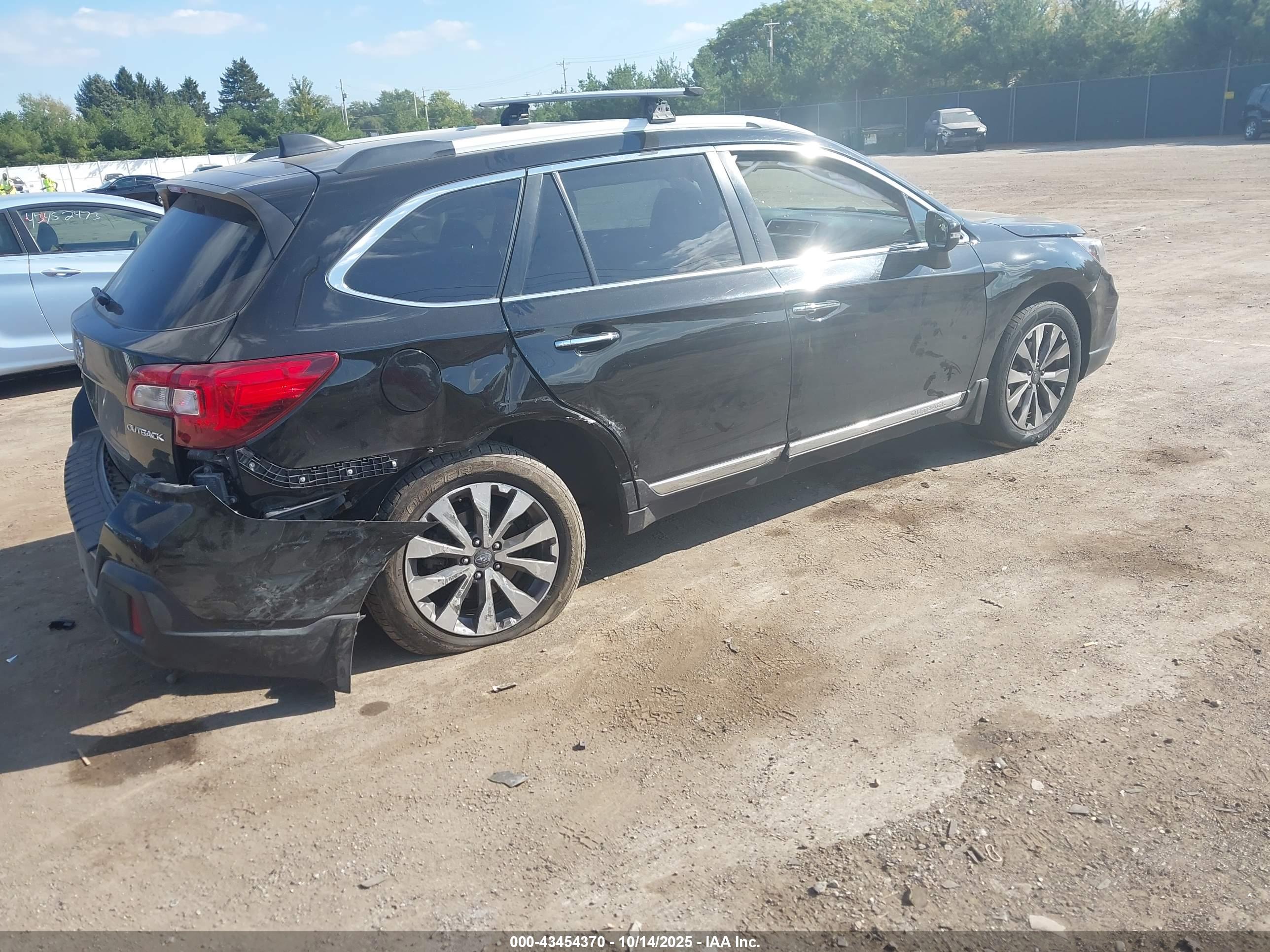 SUBARU OUTBACK image 4