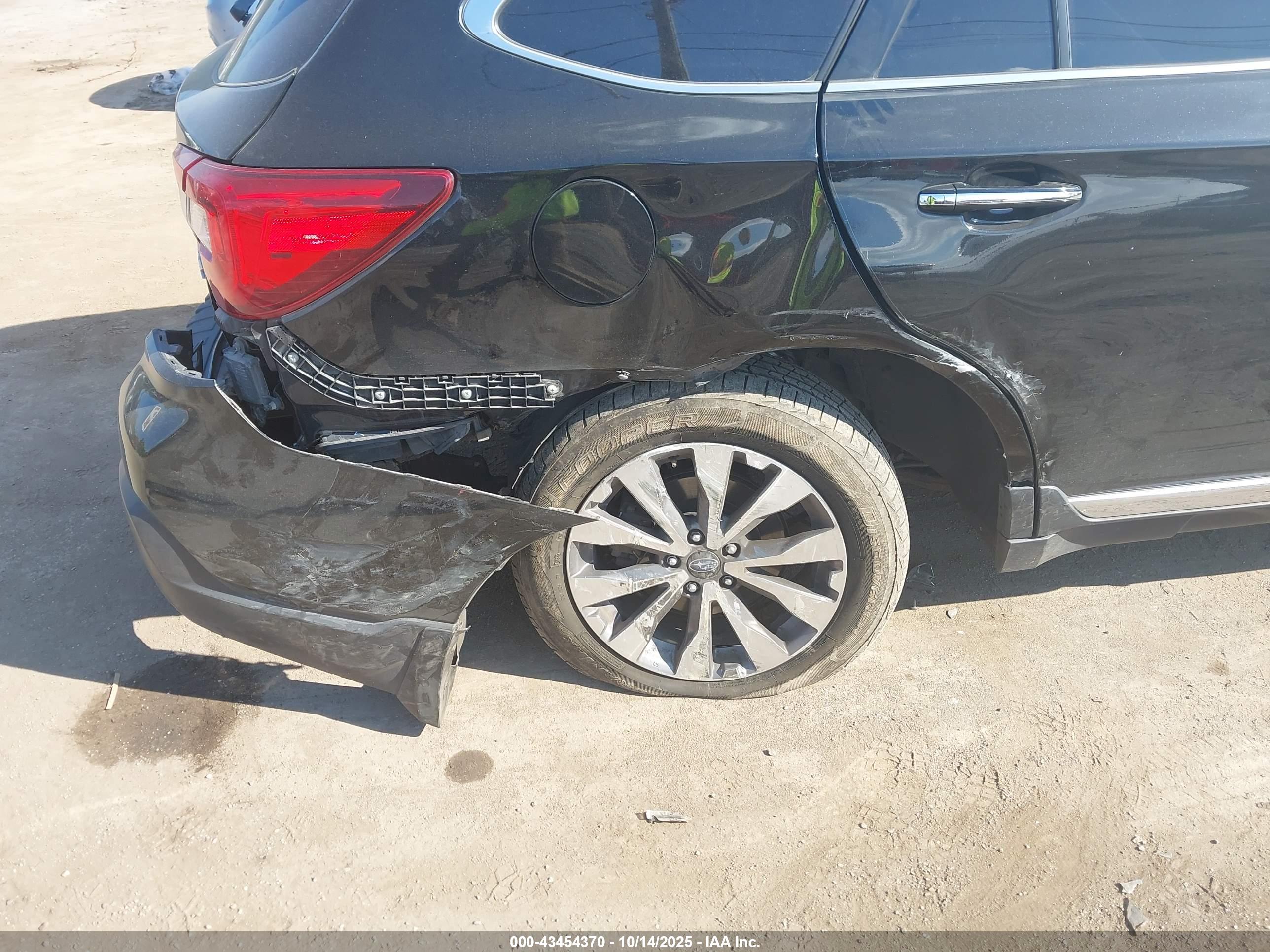 SUBARU OUTBACK image 6