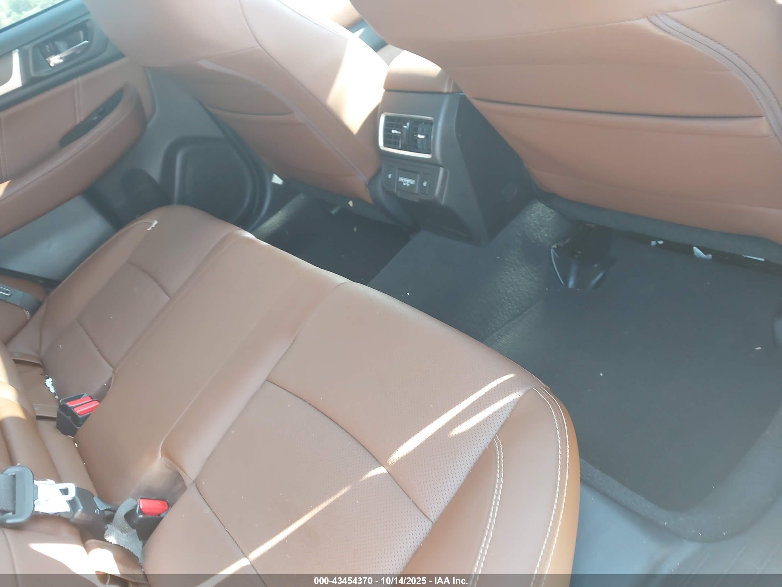 SUBARU OUTBACK image 8