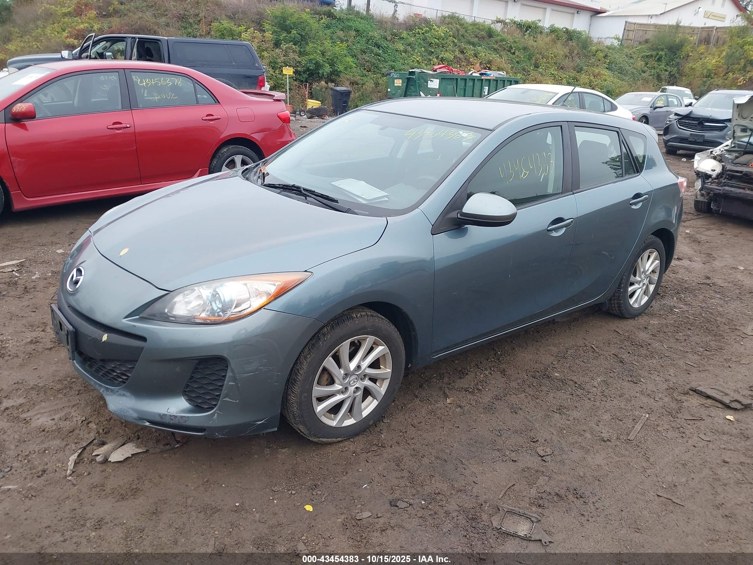 MAZDA MAZDA3 image 2