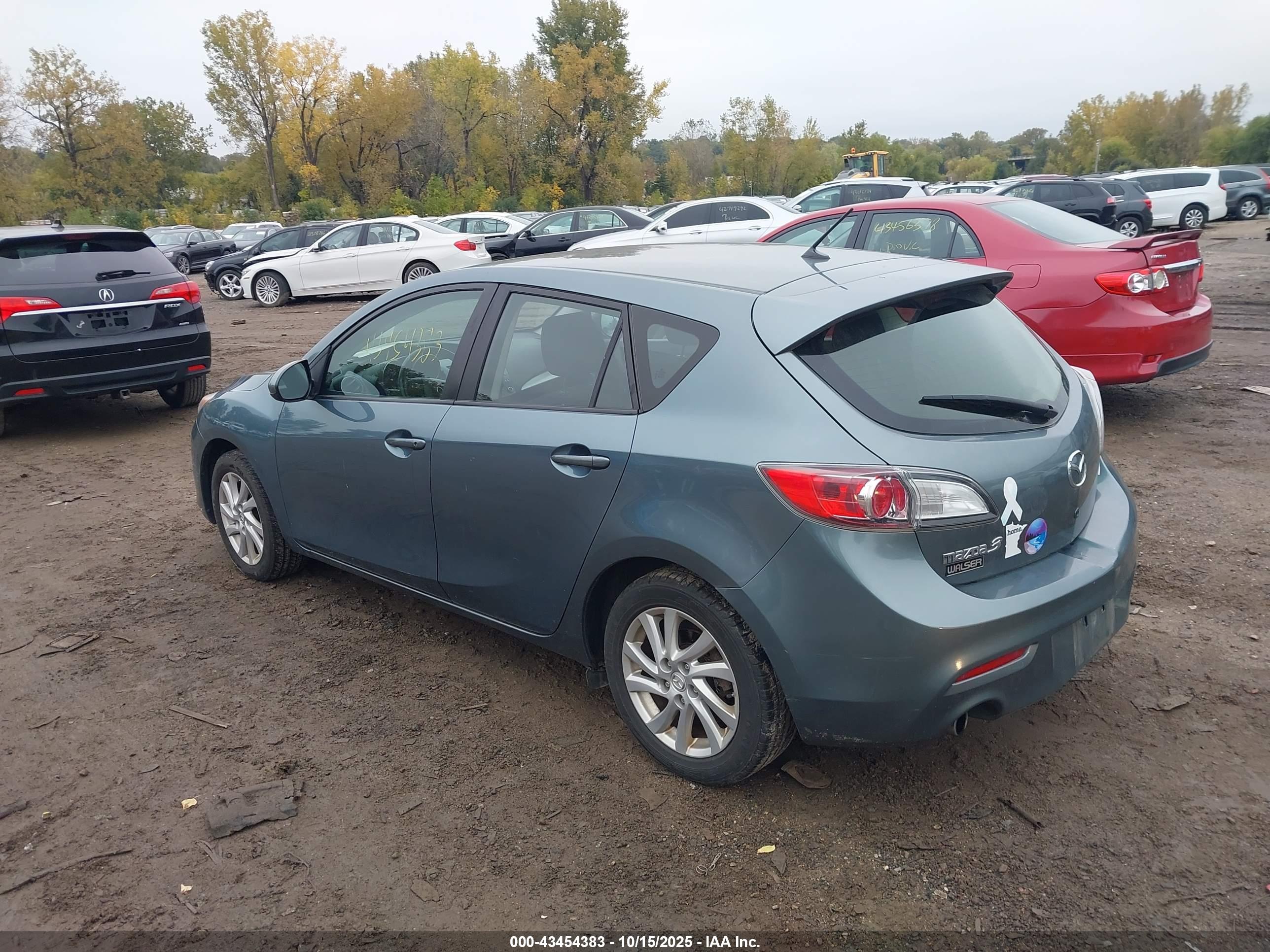 MAZDA MAZDA3 image 3