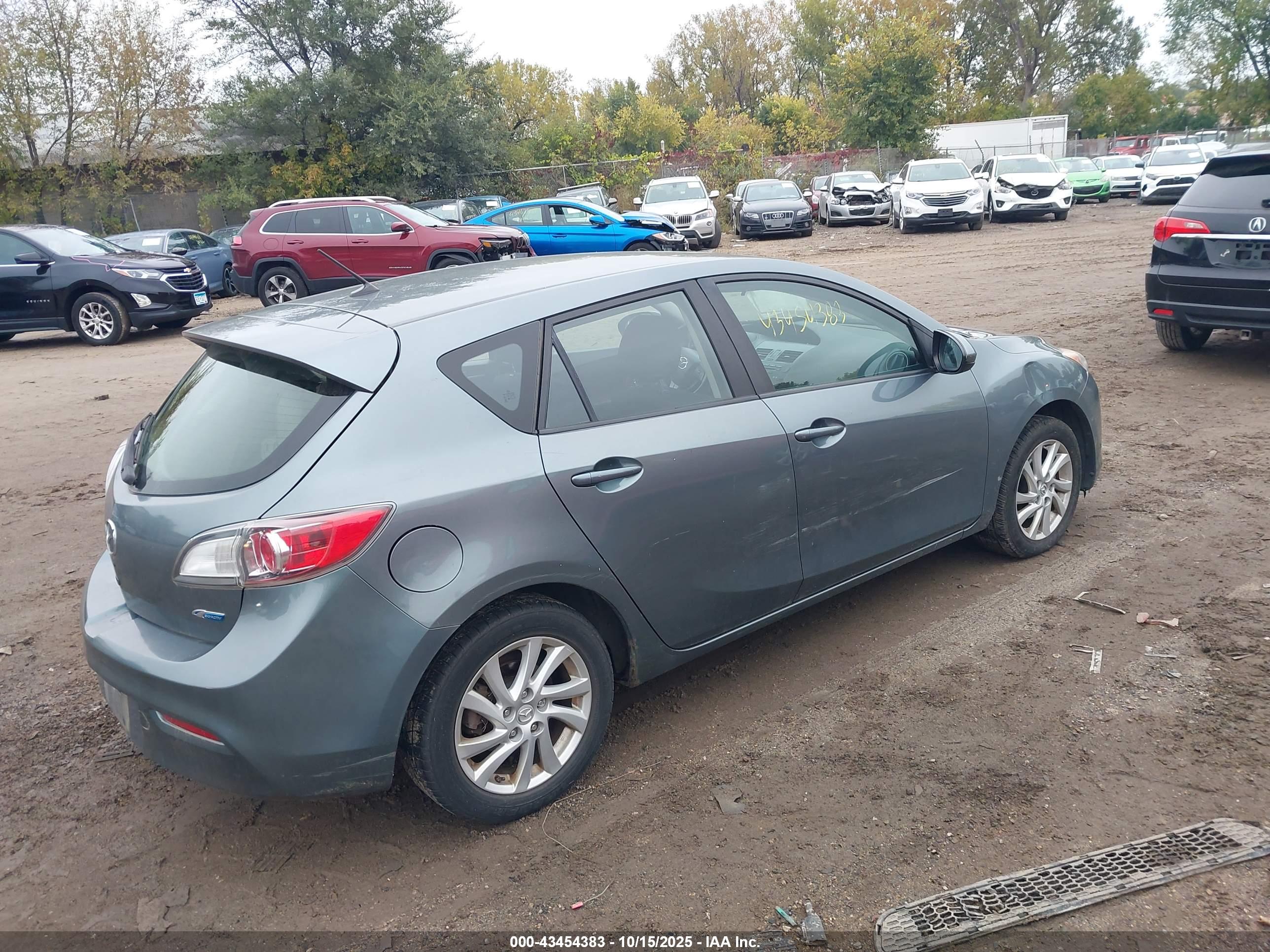 MAZDA MAZDA3 image 4